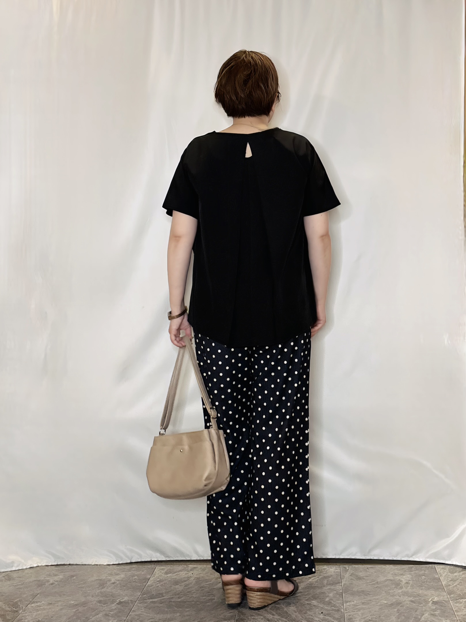 たみさんの「SHOO･LA･RUE｜【体型カバー/S-LL】後ろ姿も映える 異素材ドッキングトップス」を使ったコーディネート