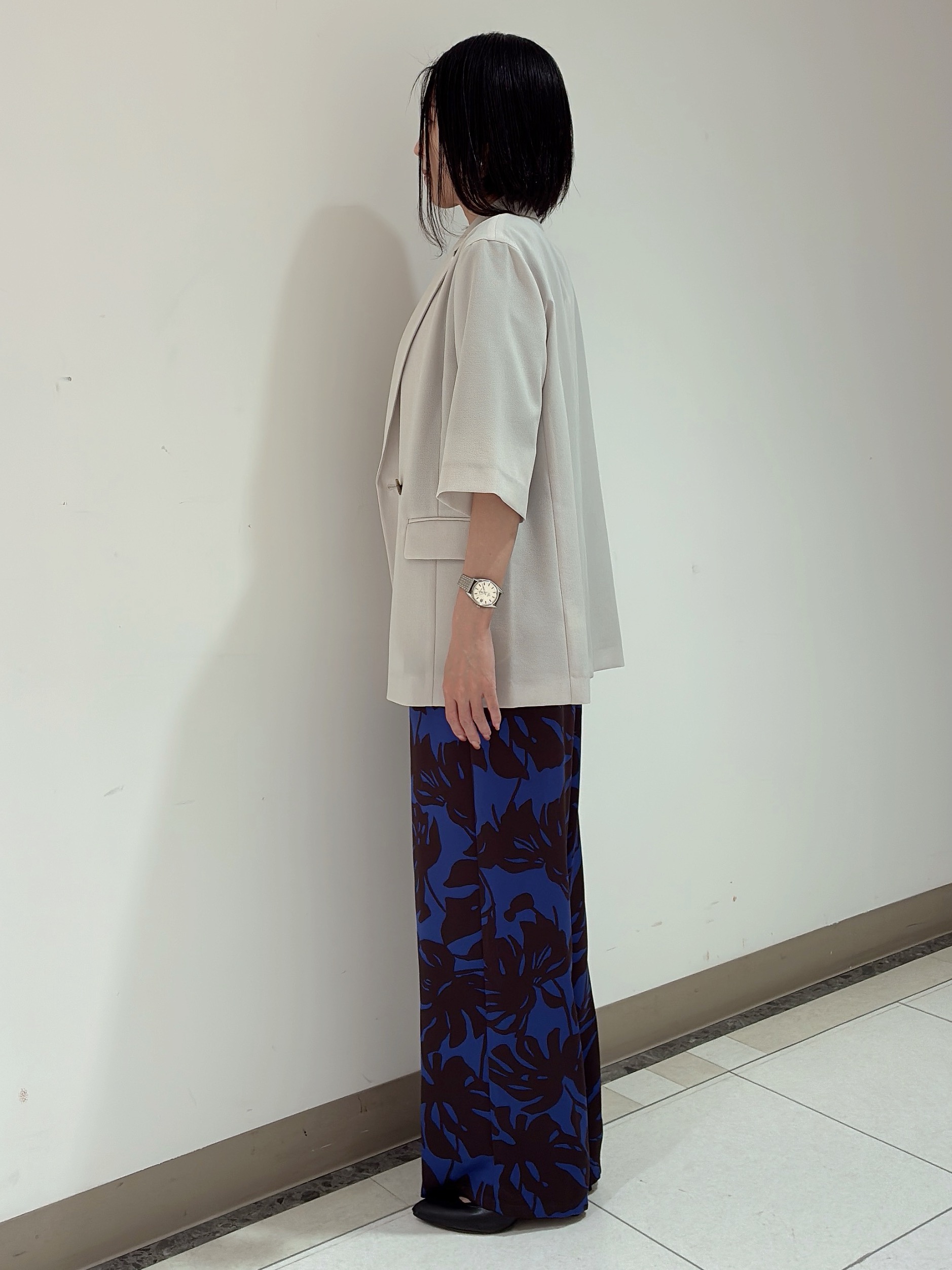 環さんの「UNTITLED｜【秋の通勤羽織/セットアップ可/UVカット】エアリークール半袖ジャケット」を使ったコーディネート