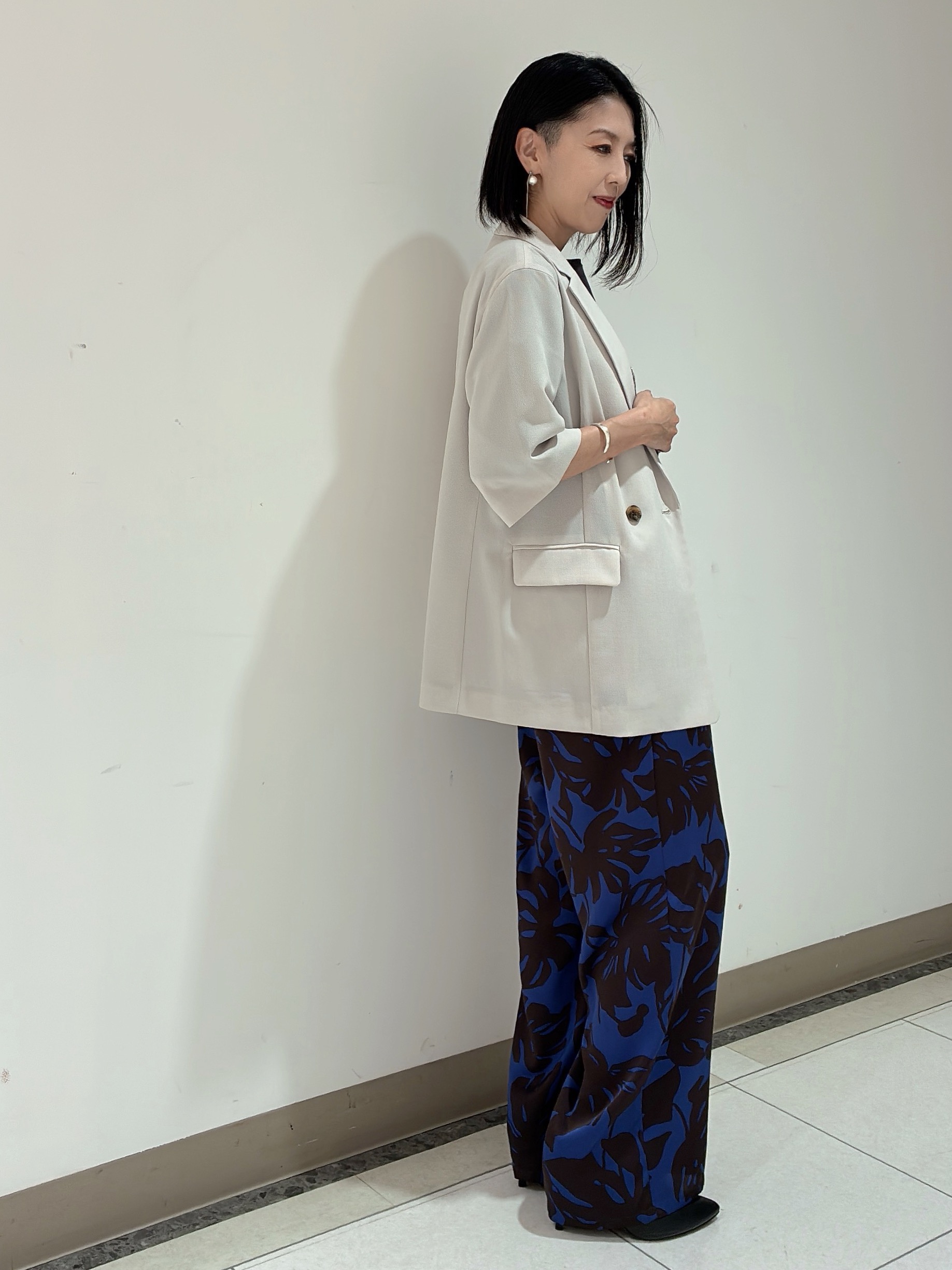環さんの「UNTITLED｜【秋の通勤羽織/セットアップ可/UVカット】エアリークール半袖ジャケット」を使ったコーディネート