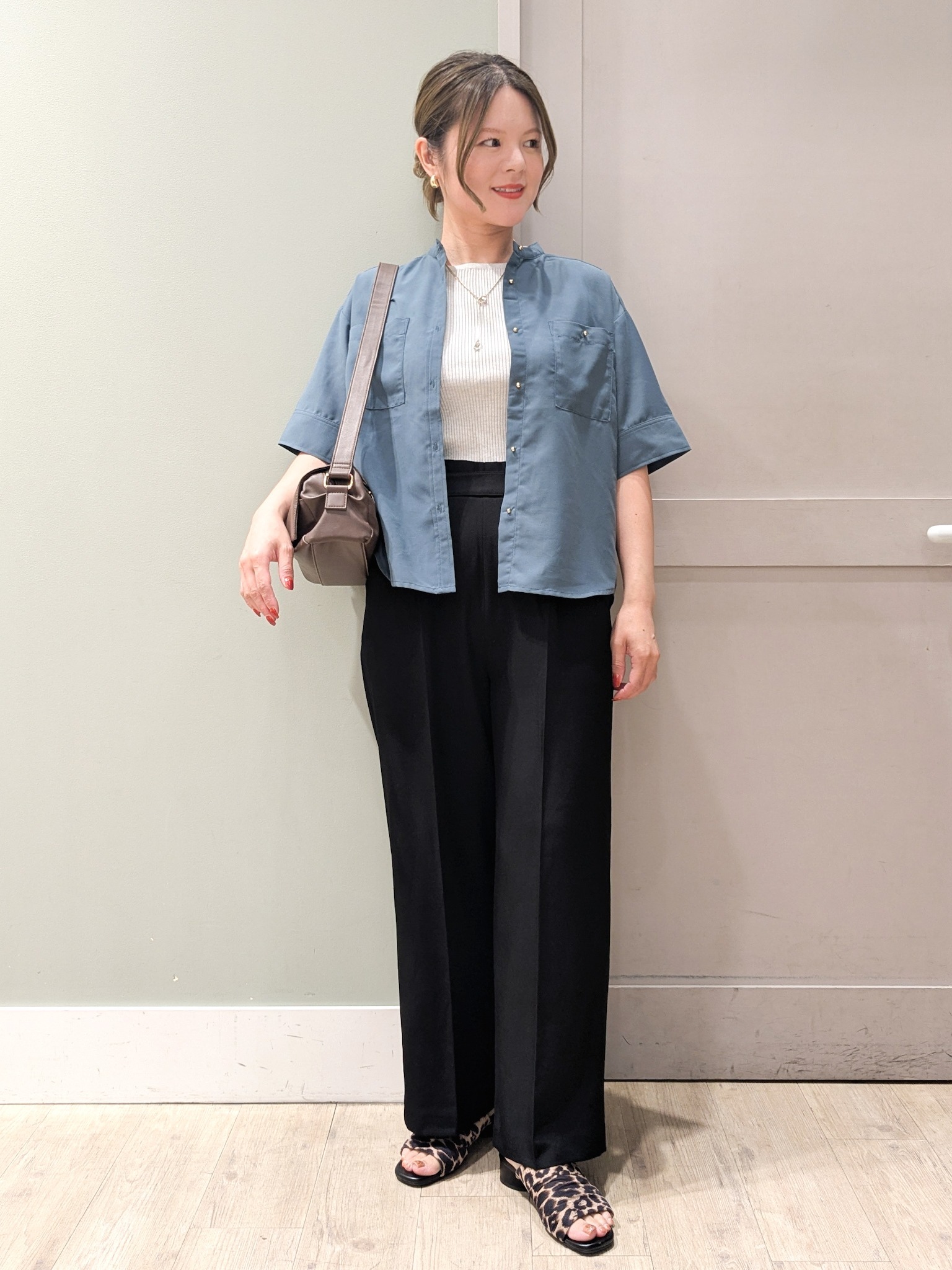 kuwawaさんの「grove｜【洗濯機◎】ほんのり大人の透け感、シアーカバーブラウス」を使ったコーディネート