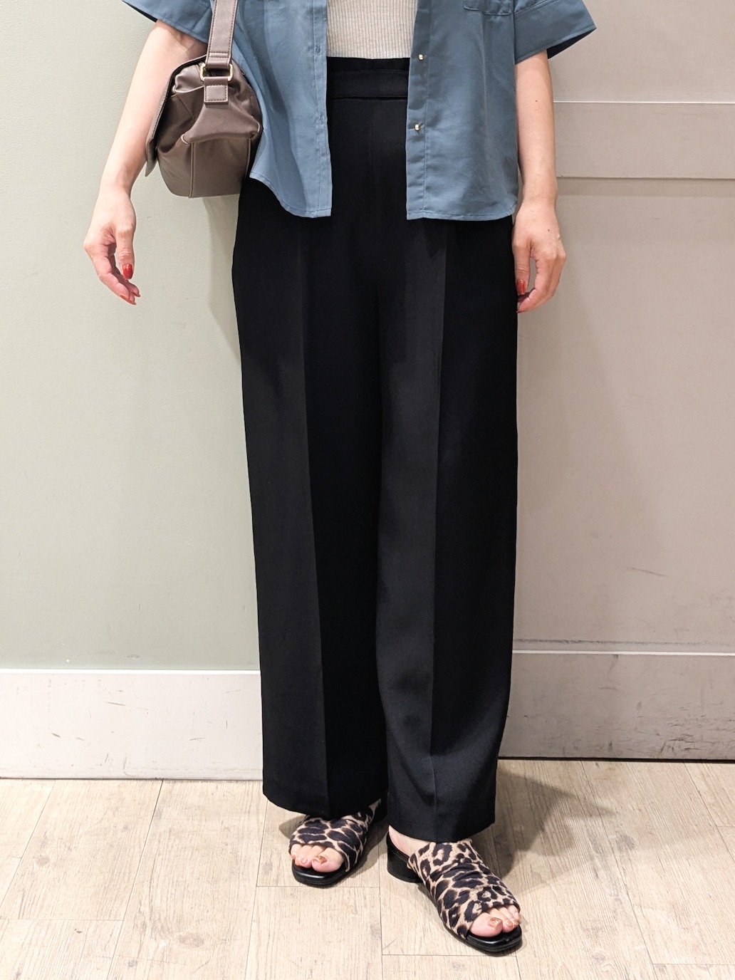 kuwawaさんの「grove｜【洗濯機◎】ほんのり大人の透け感、シアーカバーブラウス」を使ったコーディネート
