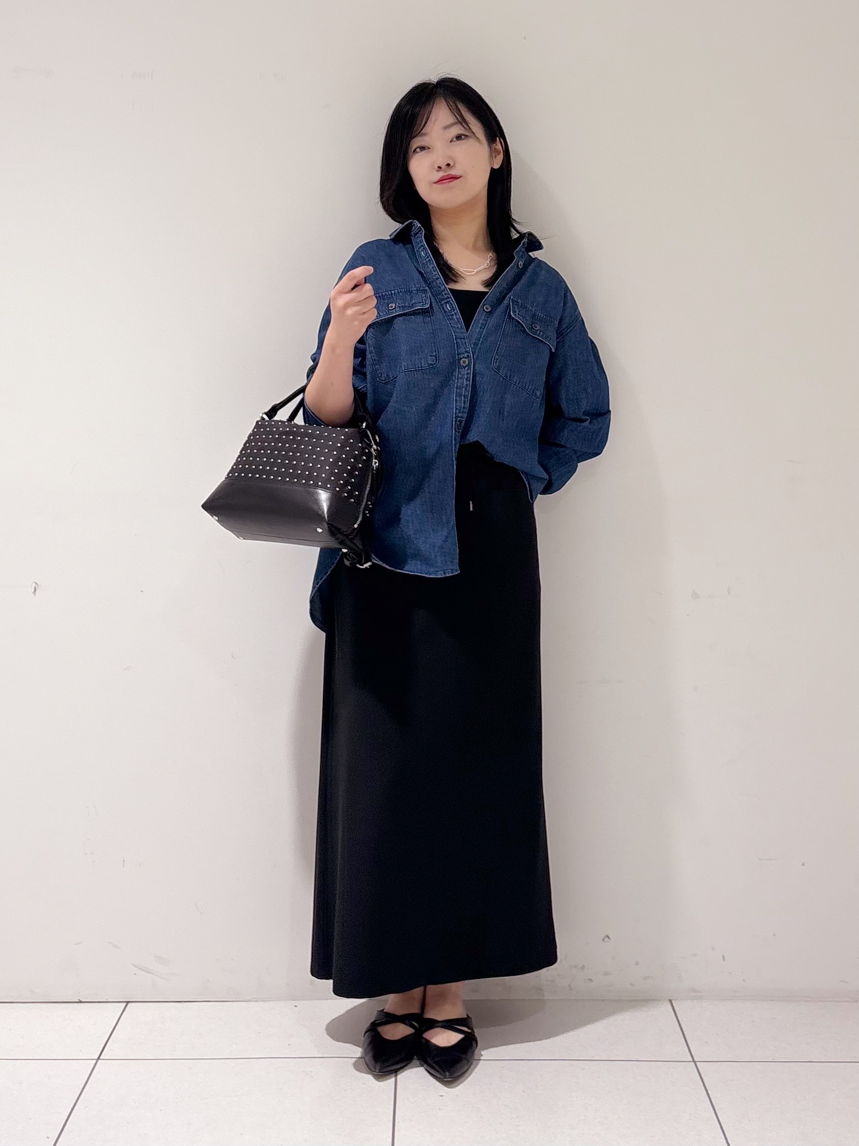 momokoさんの「INDIVI｜【洗える／体型カバー】ライトデニム ワークシャツ」を使ったコーディネート