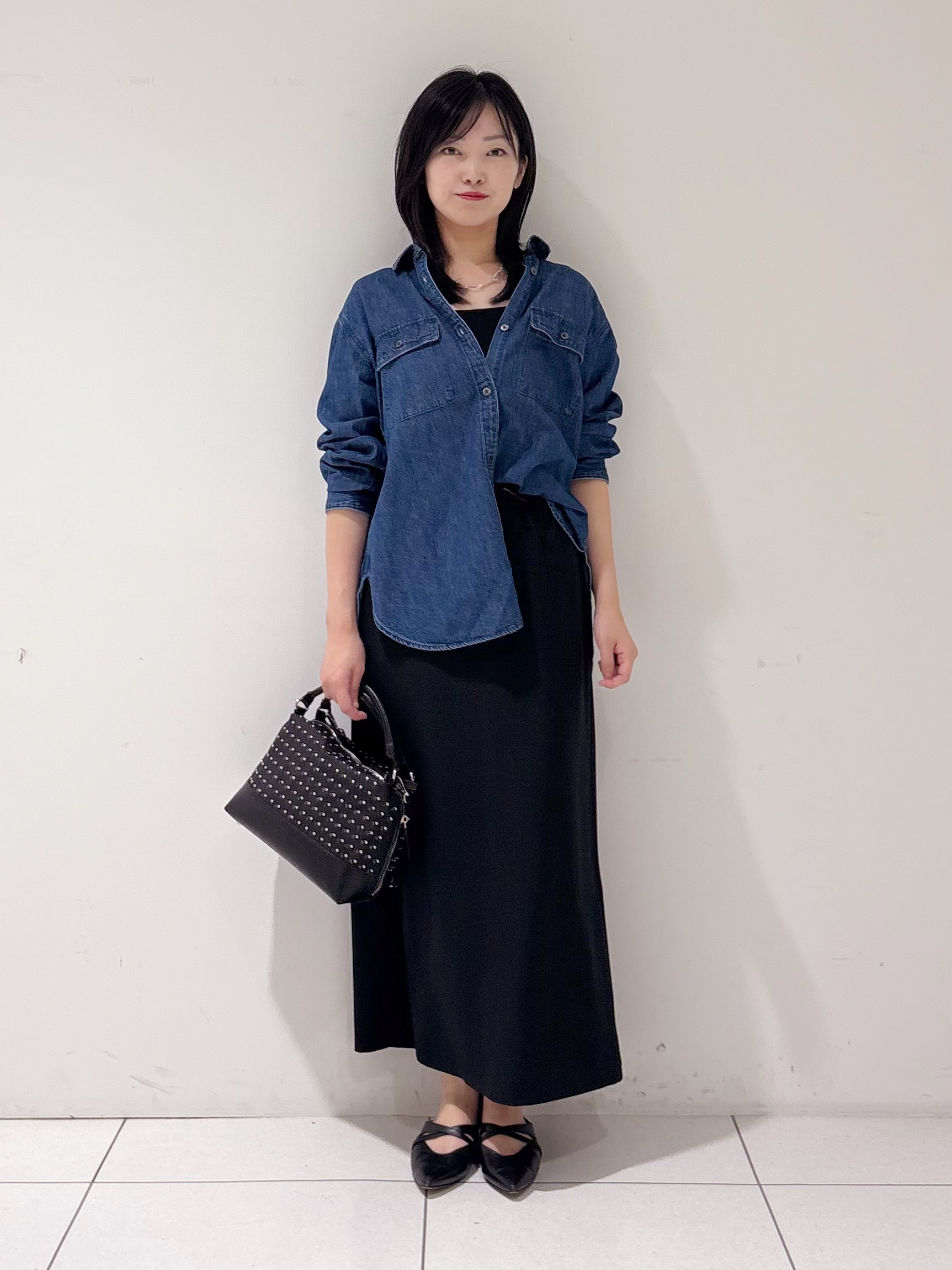 momokoさんの「INDIVI｜【洗える／体型カバー】ライトデニム ワークシャツ」を使ったコーディネート