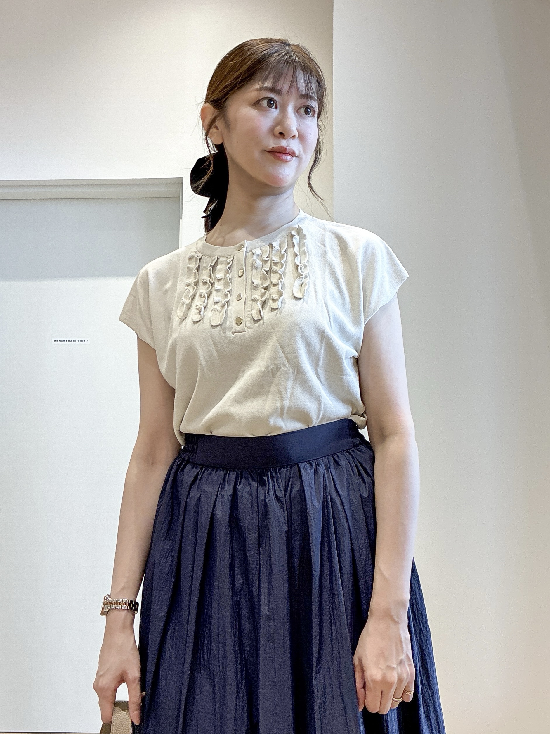 もんちゃんさんの「OPAQUE.CLIP｜【接触冷感／UV】フリルフレンチスリーブニット《洗濯機OK》」を使ったコーディネート