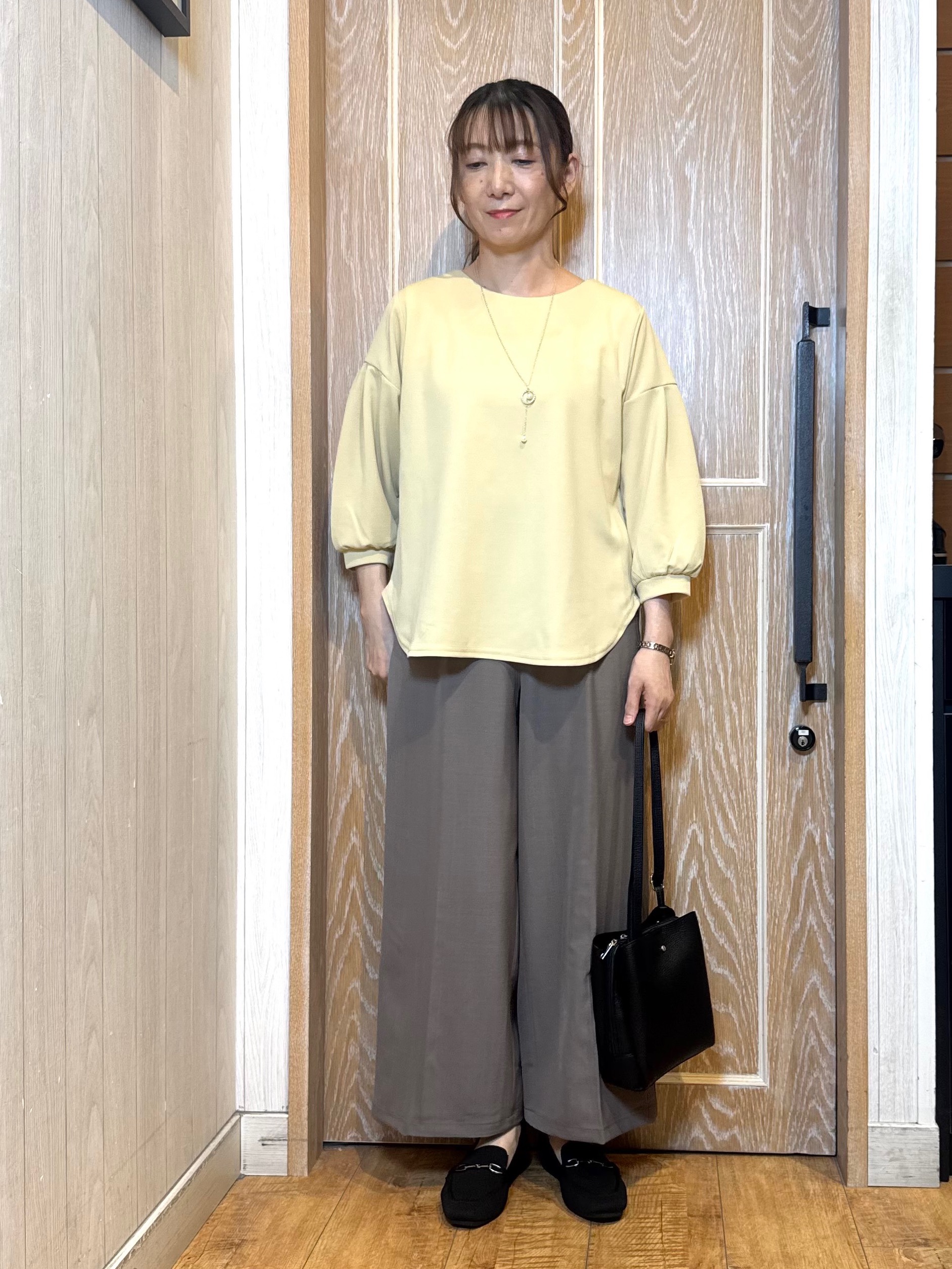 KAORIさんの「SHOO･LA･RUE｜【着丈選べる/2点セット】ネックレス付き やわらか8分袖ブラウス」を使ったコーディネート