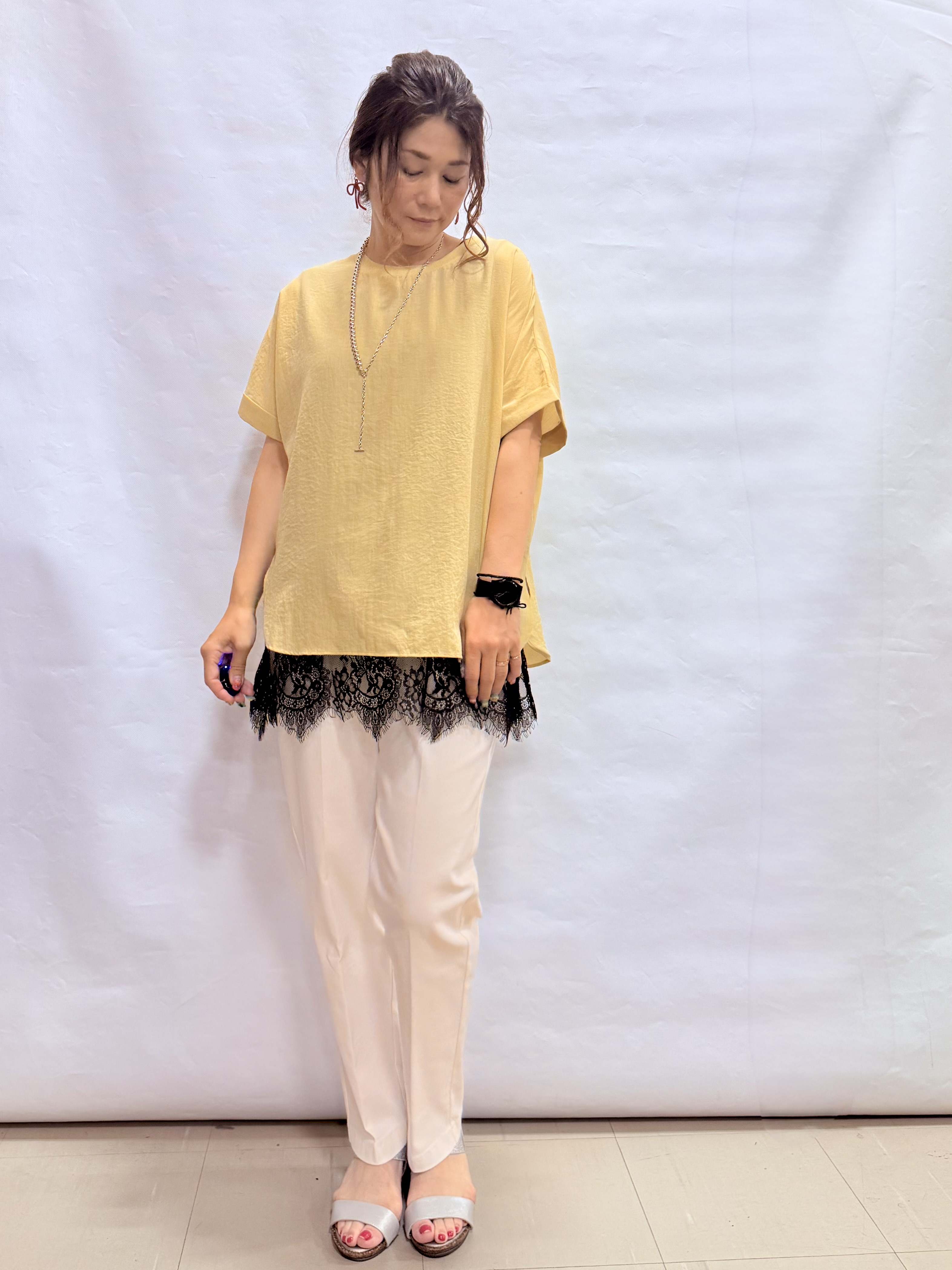 fuuさんの「SHOO･LA･RUE｜【ひんやり/洗濯機可/S-LL】オンにもオフにも マルチに使えるボタンレスカーディガン」を使ったコーディネート