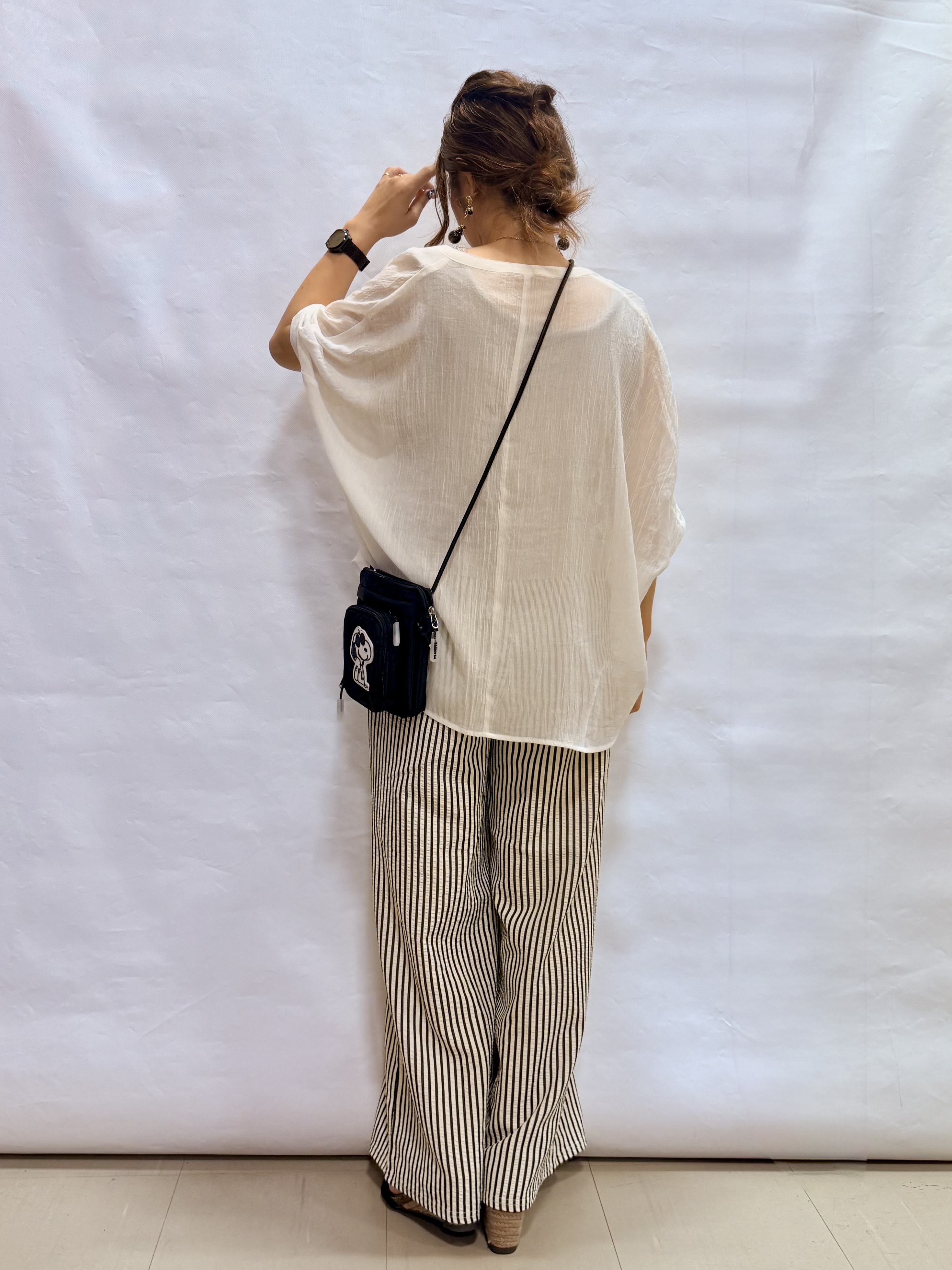 fuuさんの「SHOO･LA･RUE｜【洗濯機可/選べる6色】程よいシアー感が涼し気 ゆったりワッシャードルマンブラウス」を使ったコーディネート