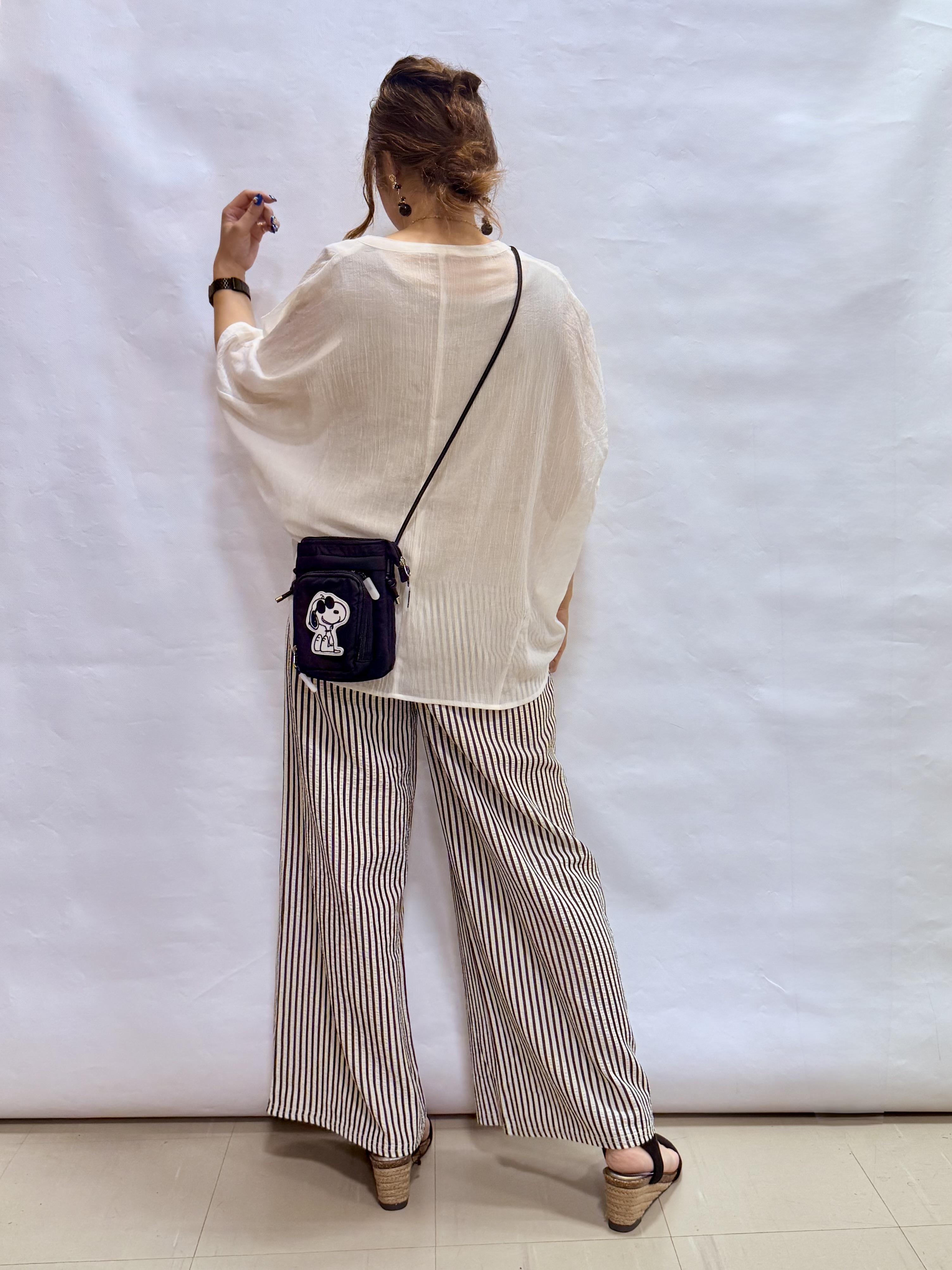 fuuさんの「SHOO･LA･RUE｜【洗濯機可/選べる6色】程よいシアー感が涼し気 ゆったりワッシャードルマンブラウス」を使ったコーディネート