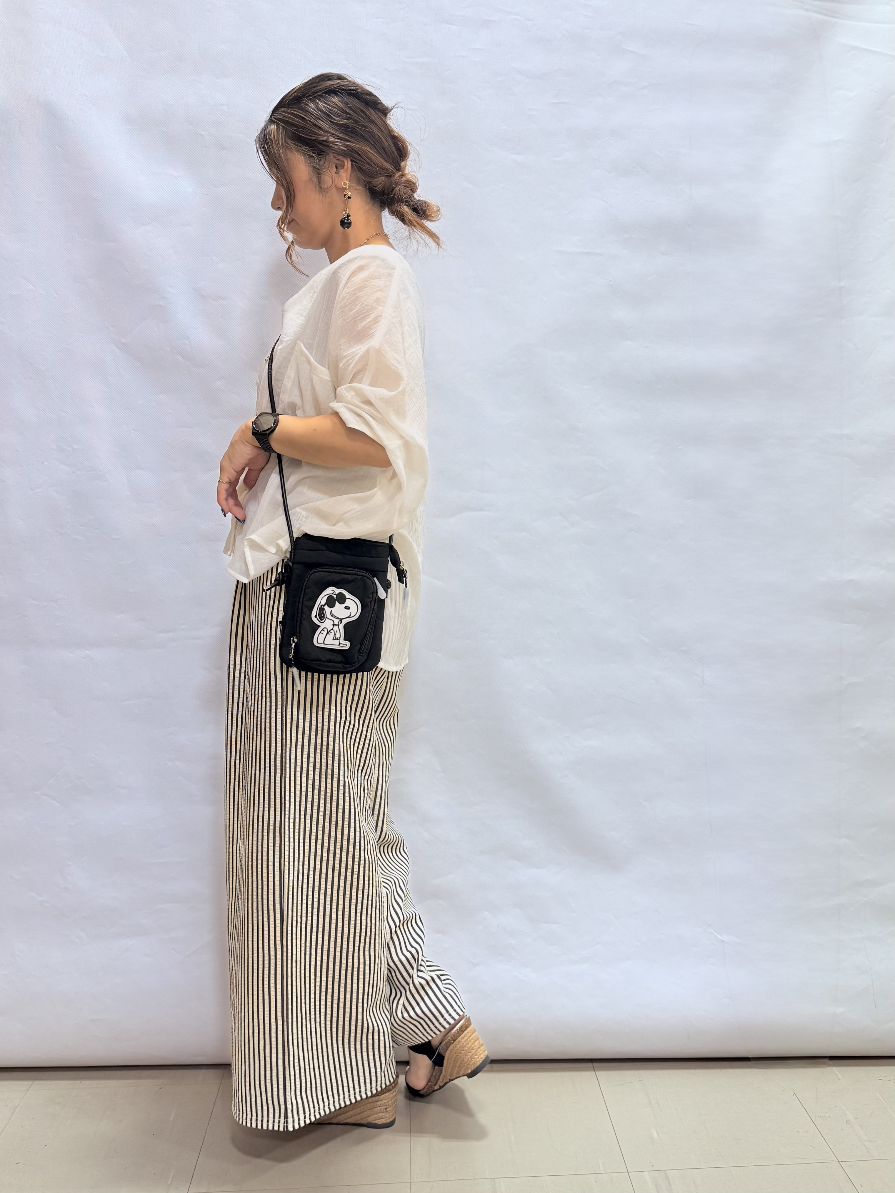 fuuさんの「SHOO･LA･RUE｜【洗濯機可/選べる6色】程よいシアー感が涼し気 ゆったりワッシャードルマンブラウス」を使ったコーディネート