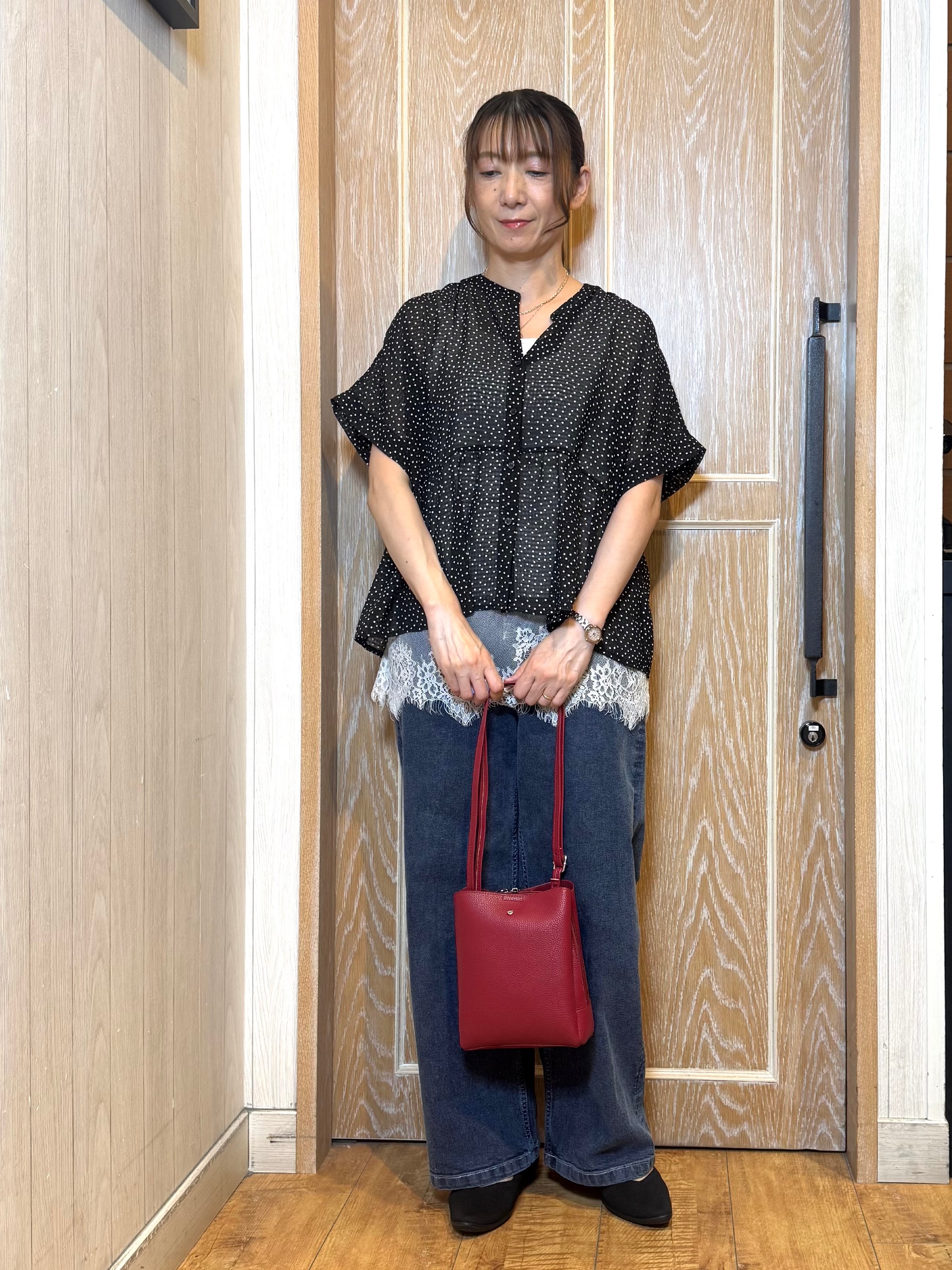 KAORIさんの「SHOO･LA･RUE｜【体型カバー/洗濯機可】二の腕とお腹周りが隠せる シアーペプラムブラウス」を使ったコーディネート