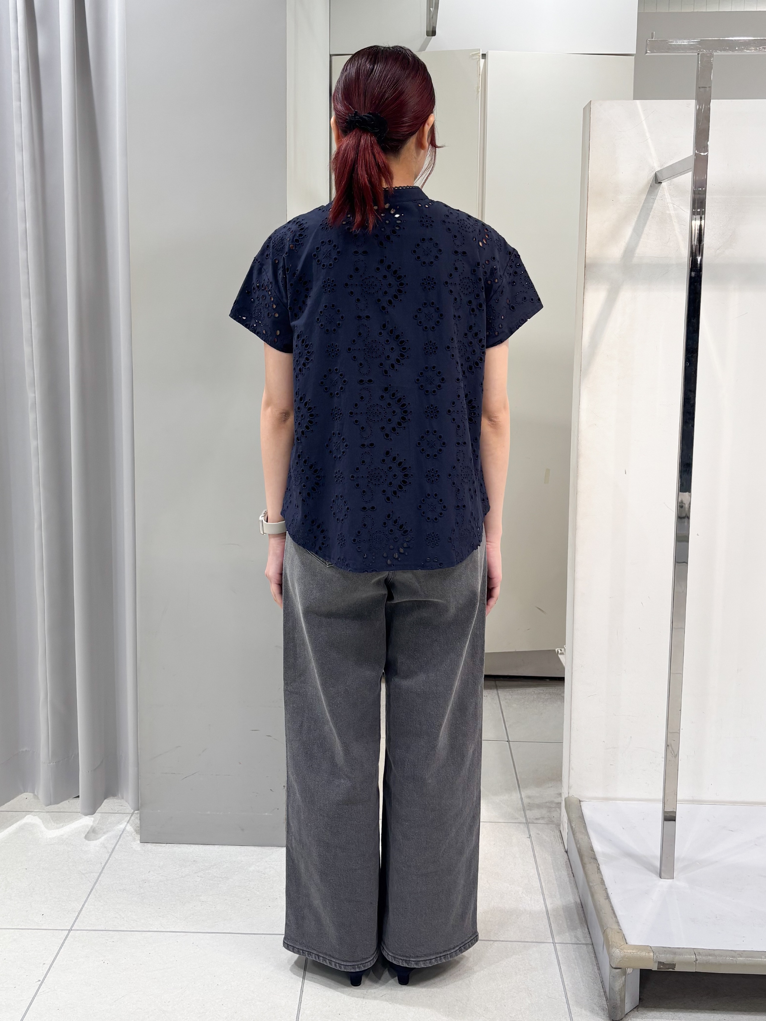 yuiさんの「Reflect｜【通勤◎】カットワーク刺繍レース シャツブラウス」を使ったコーディネート