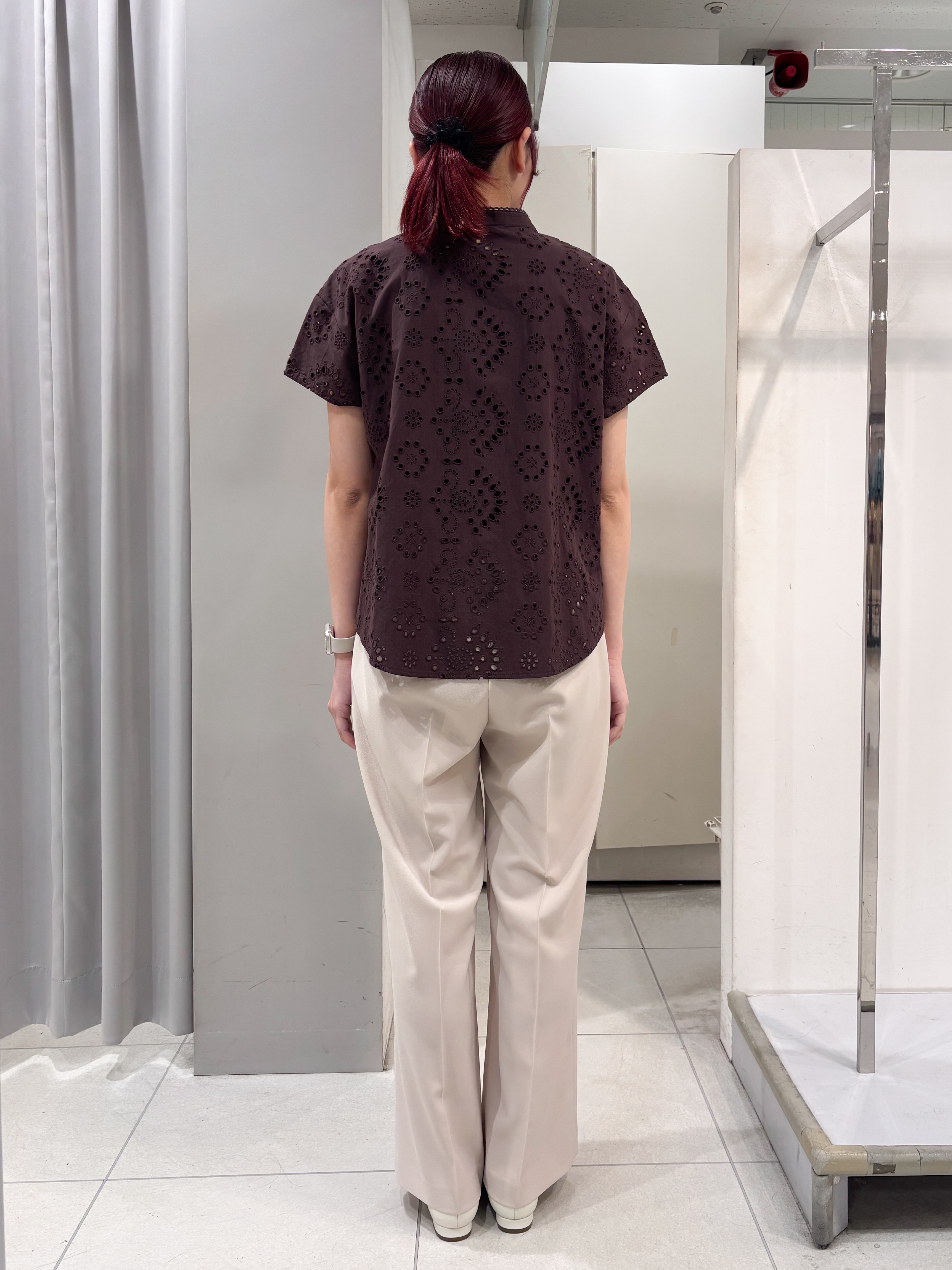 yuiさんの「Reflect｜【通勤◎】カットワーク刺繍レース シャツブラウス」を使ったコーディネート