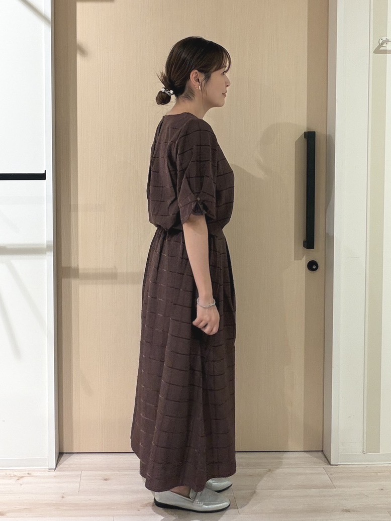 funafunaさんの「SHOO･LA･RUE｜【セットアップ可/S-LL】夏でも感じられる秋気分 モールチェックタックスリーブ ブラウス」を使ったコーディネート