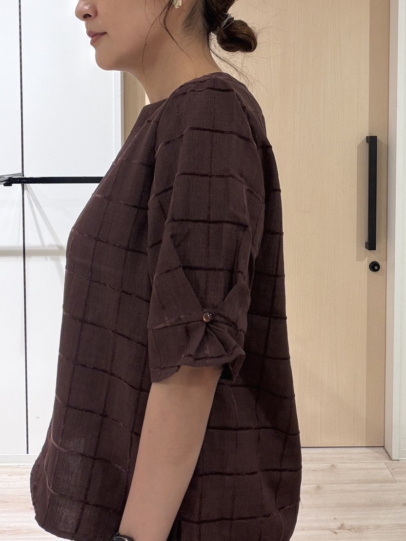 funafunaさんの「SHOO･LA･RUE｜【セットアップ可/S-LL】夏でも感じられる秋気分 モールチェックタックスリーブ ブラウス」を使ったコーディネート