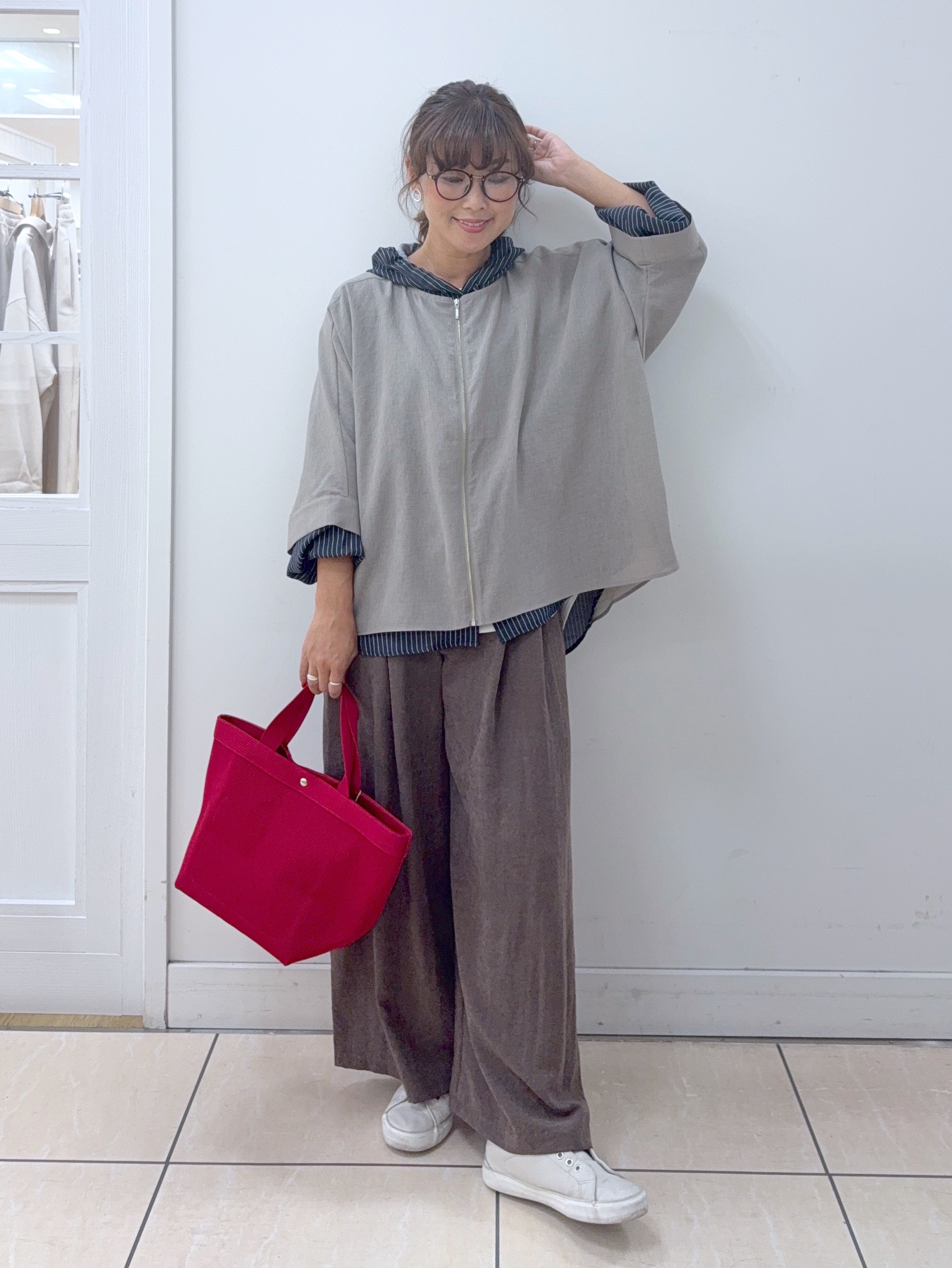 Osawaさんの「Dessin｜ドルマンスリーブ シアーシャツブルゾン」を使ったコーディネート