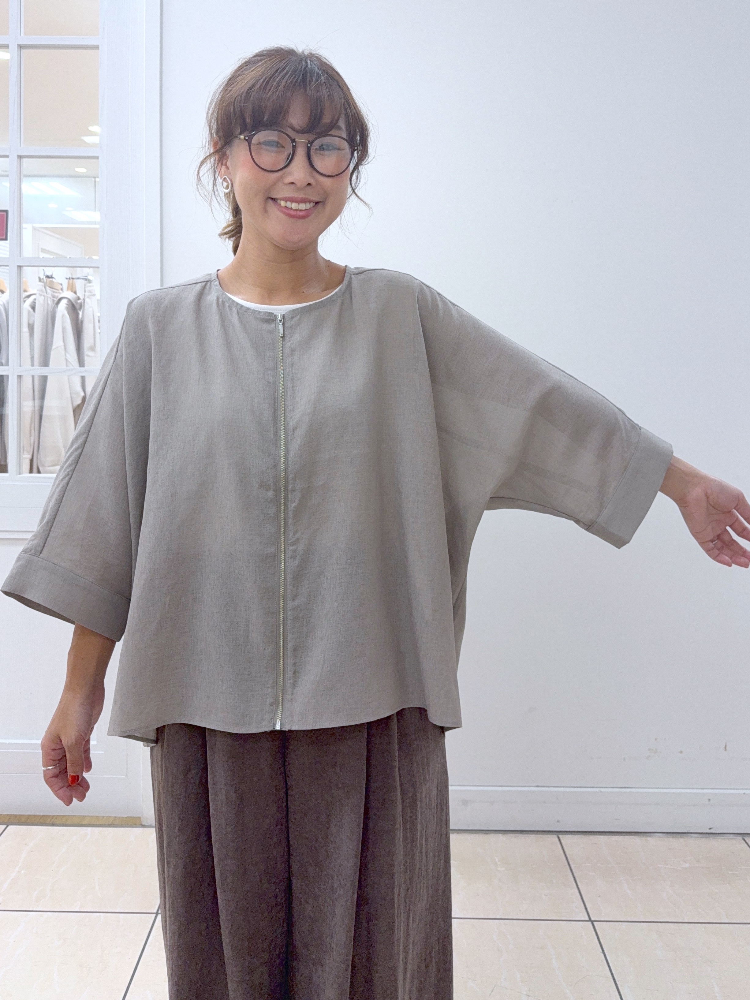 Osawaさんの「Dessin｜ドルマンスリーブ シアーシャツブルゾン」を使ったコーディネート