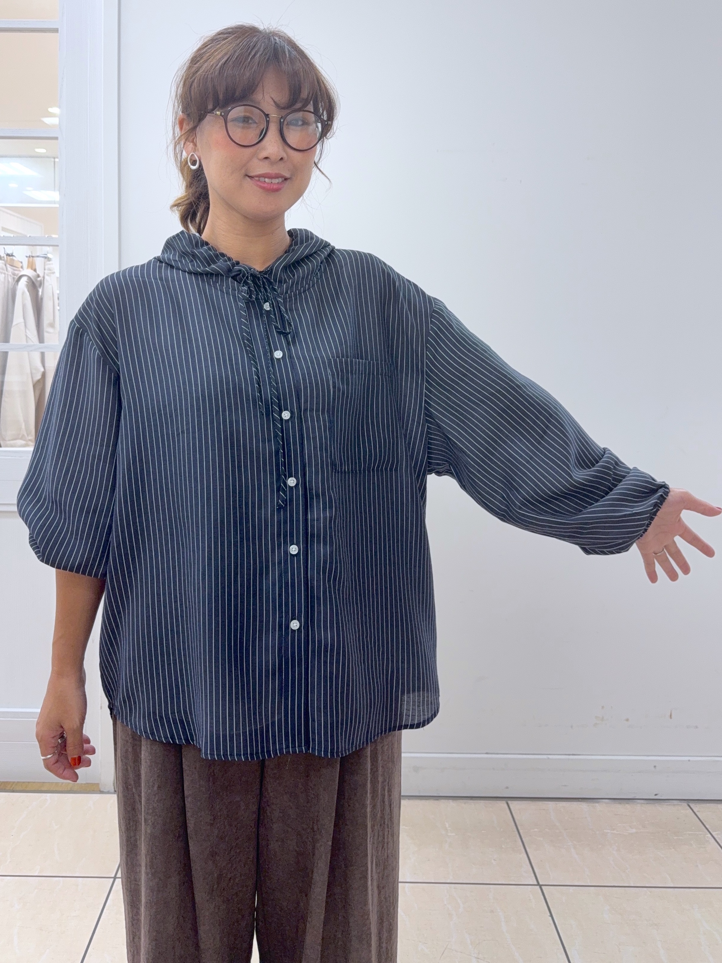 Osawaさんの「Dessin｜ストライプシアーフードシャツ」を使ったコーディネート