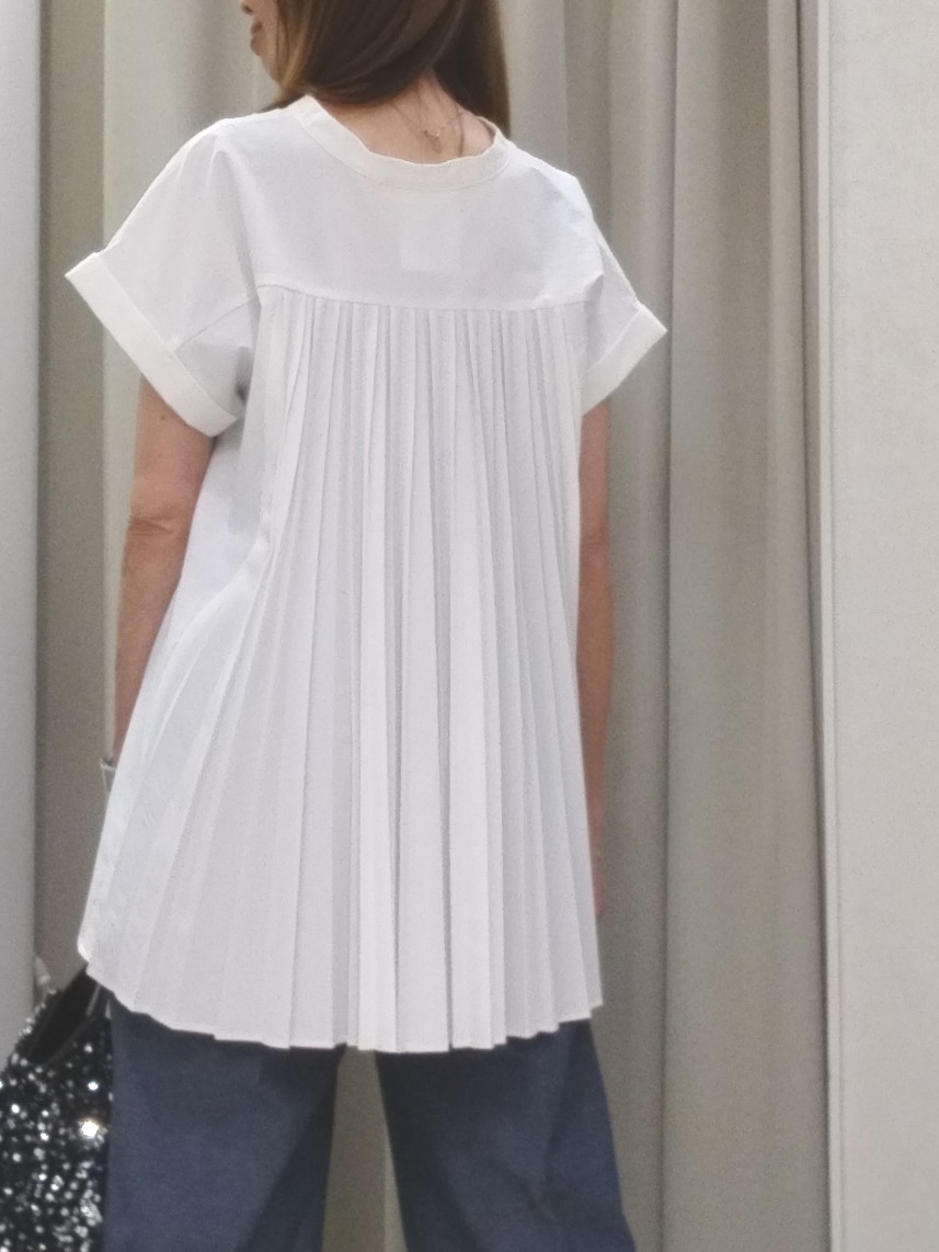 もりさんの「UNTITLED｜【吸水速乾/接触冷感】バックプリーツデザインブラウス」を使ったコーディネート