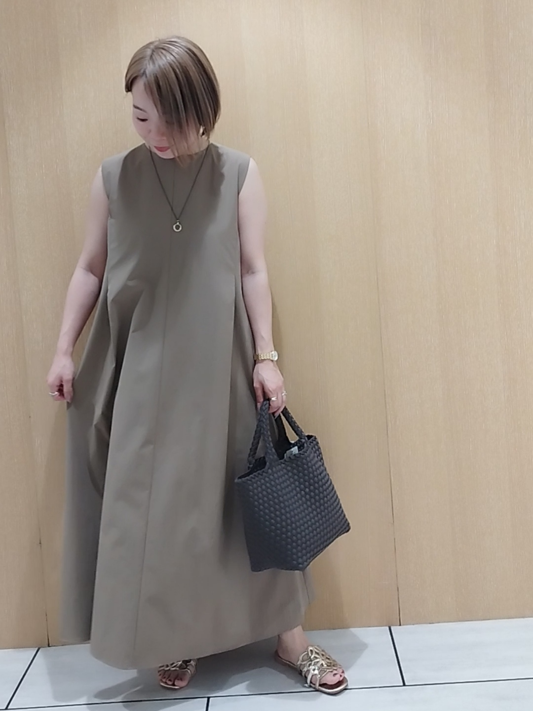 s u g iさんの「UNTITLED｜【接触冷感/UVカット/吸水速乾】Aラインロングワンピース」を使ったコーディネート