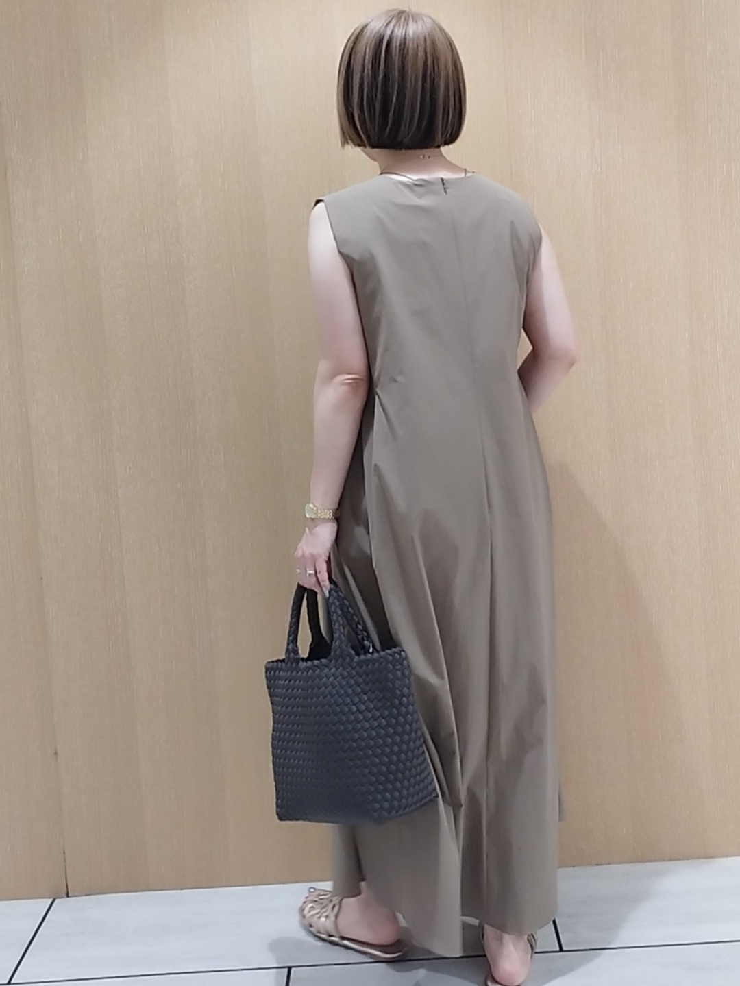 s u g iさんの「UNTITLED｜【接触冷感/UVカット/吸水速乾】Aラインロングワンピース」を使ったコーディネート
