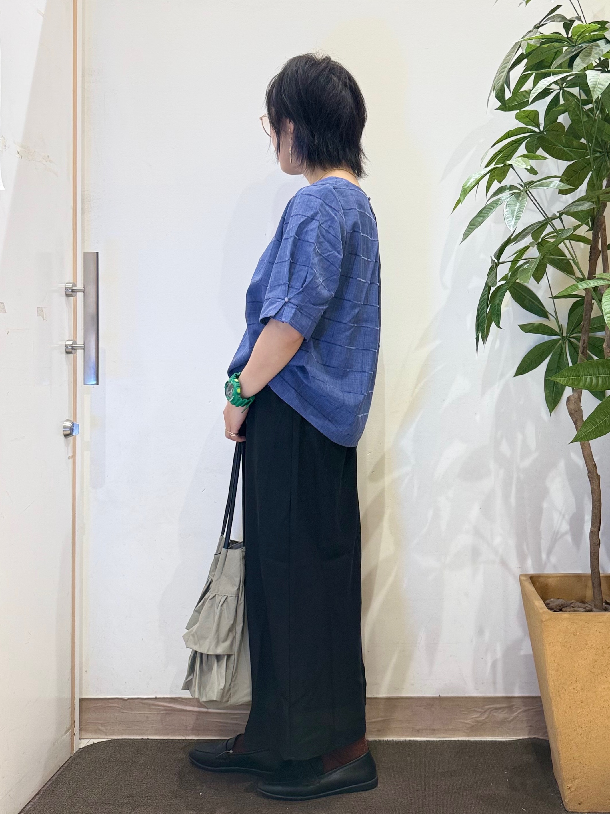misakiさんの「SHOO･LA･RUE｜【セットアップ可/S-LL】夏でも感じられる秋気分 モールチェックタックスリーブ ブラウス」を使ったコーディネート