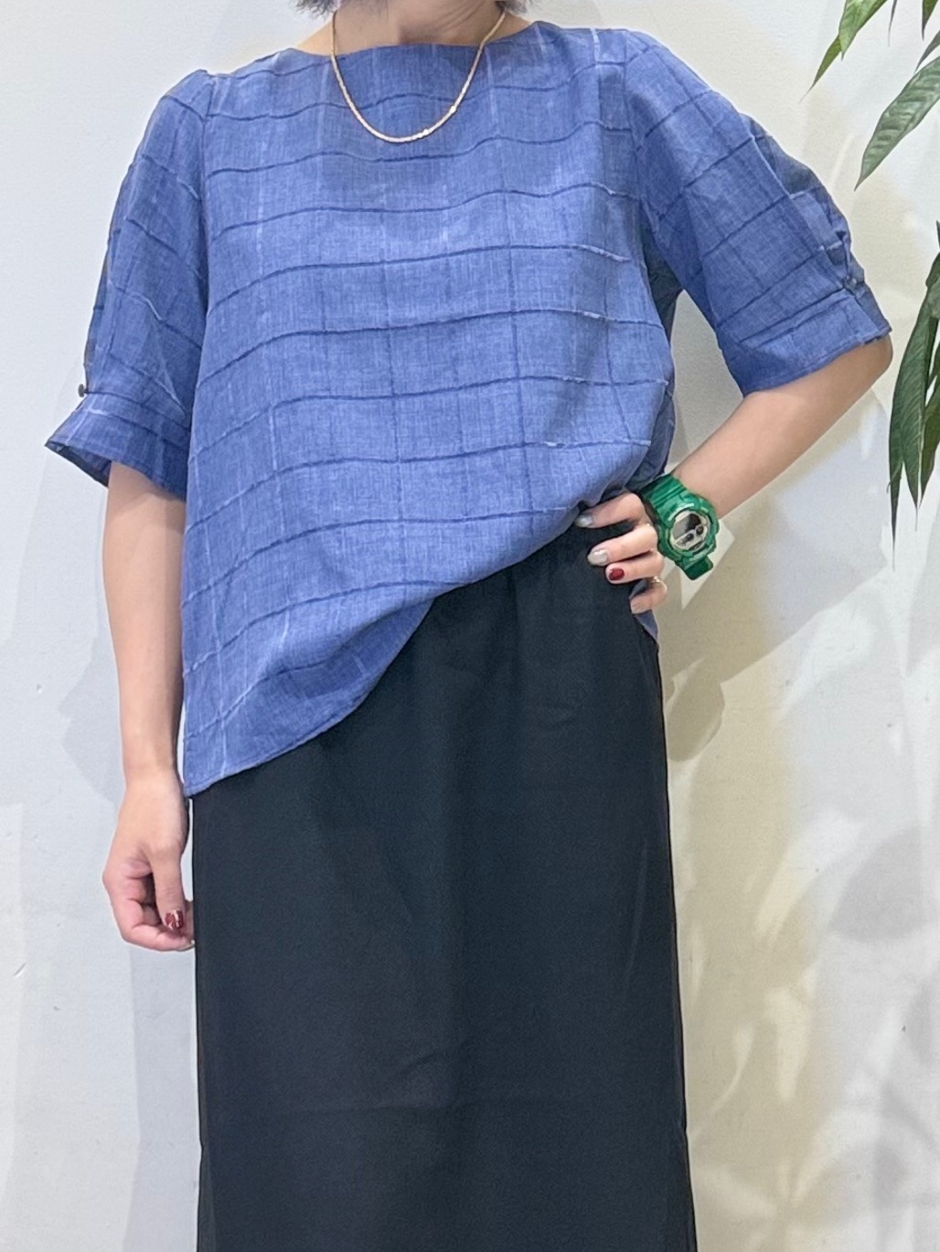 misakiさんの「SHOO･LA･RUE｜【セットアップ可/S-LL】夏でも感じられる秋気分 モールチェックタックスリーブ ブラウス」を使ったコーディネート