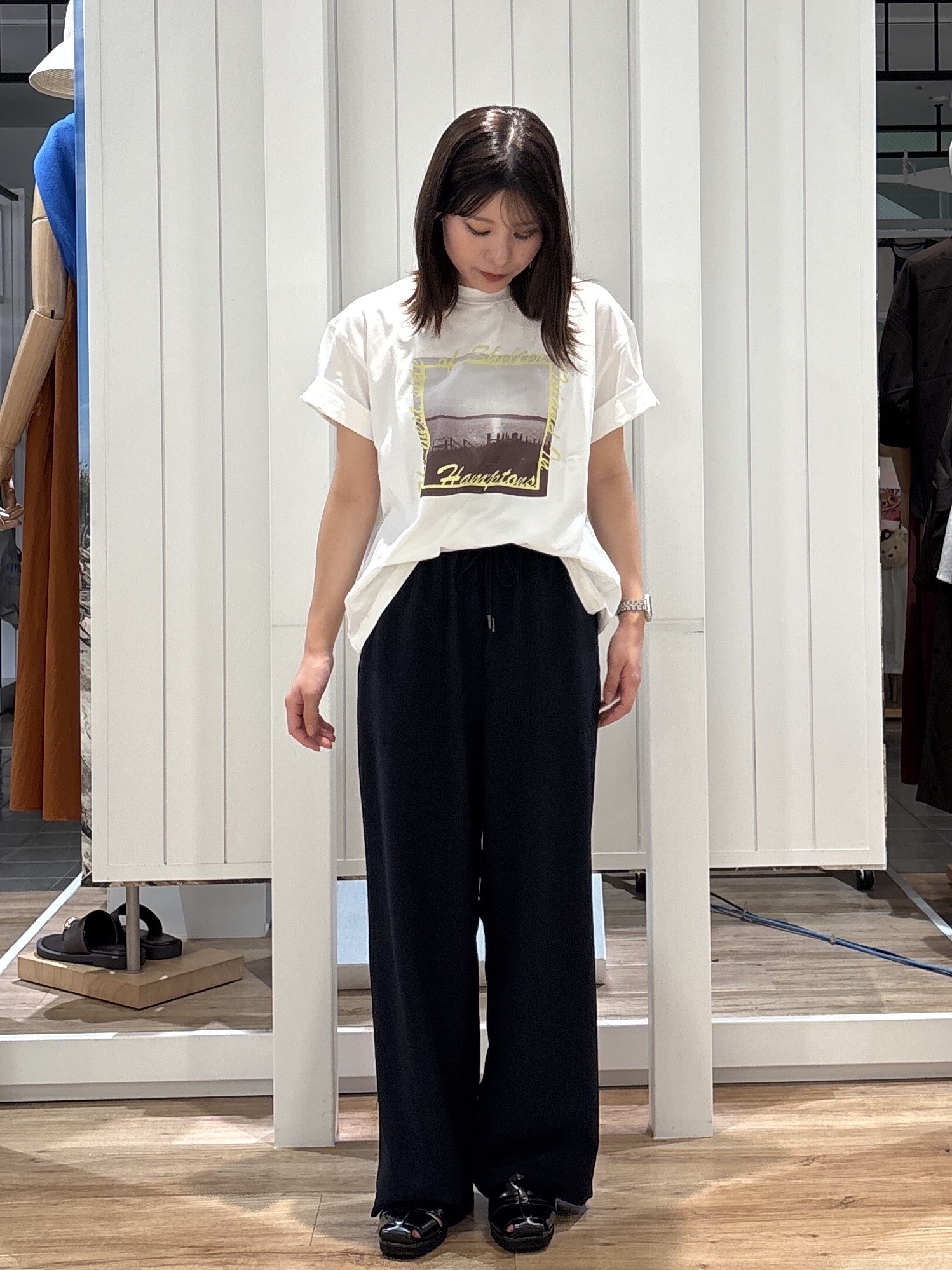 hinakoさんの「Dessin｜グラフィックデザイン Tシャツ」を使ったコーディネート