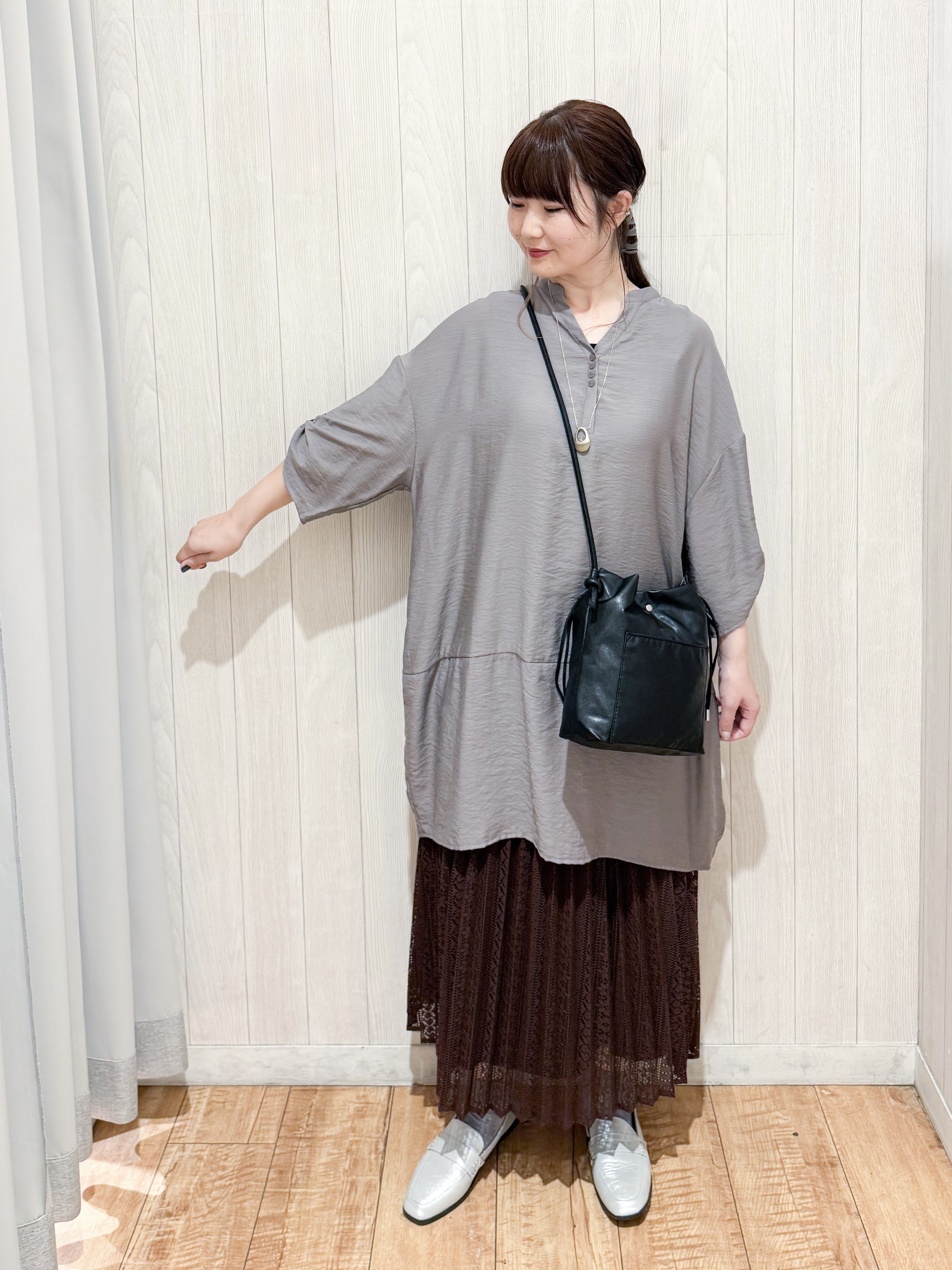 愛さんの「SHOO･LA･RUE｜【ひんやり/S-LL/洗濯後しわになりにくい】体型カバーにも ゆるっとリラックス 7分袖チュニック」を使ったコーディネート
