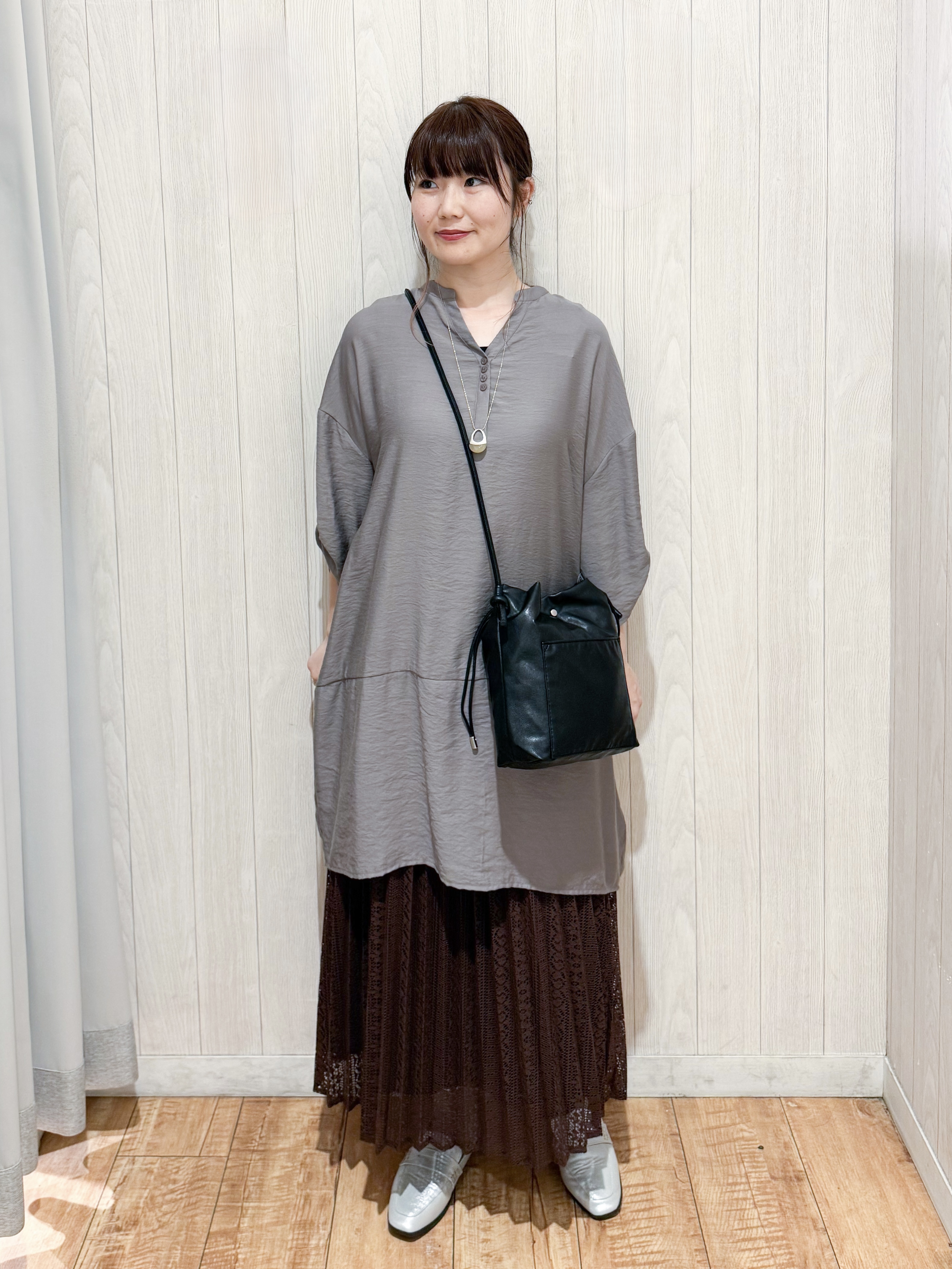 愛さんの「SHOO･LA･RUE｜【ひんやり/S-LL/洗濯後しわになりにくい】体型カバーにも ゆるっとリラックス 7分袖チュニック」を使ったコーディネート