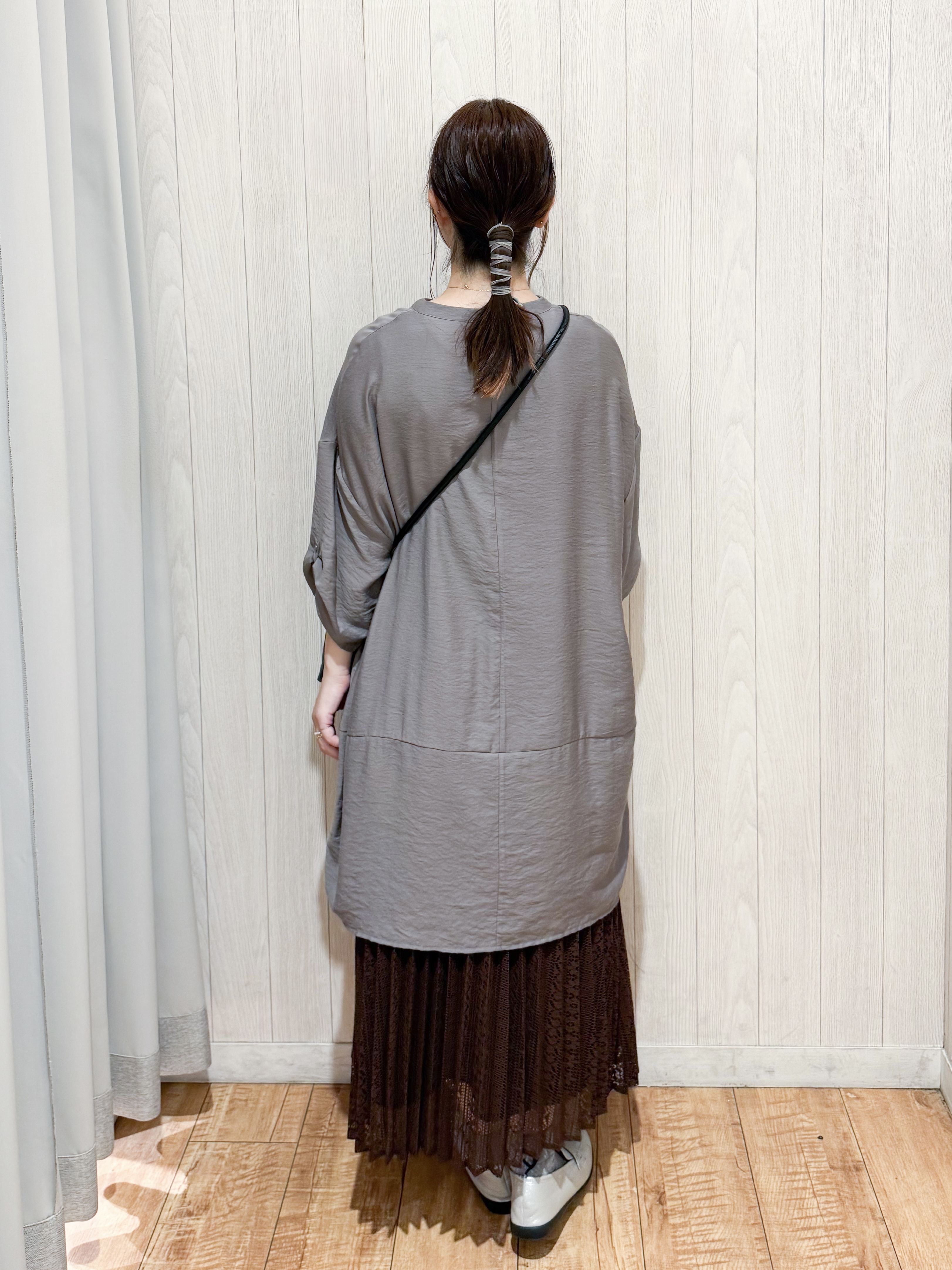 愛さんの「SHOO･LA･RUE｜【ひんやり/S-LL/洗濯後しわになりにくい】体型カバーにも ゆるっとリラックス 7分袖チュニック」を使ったコーディネート