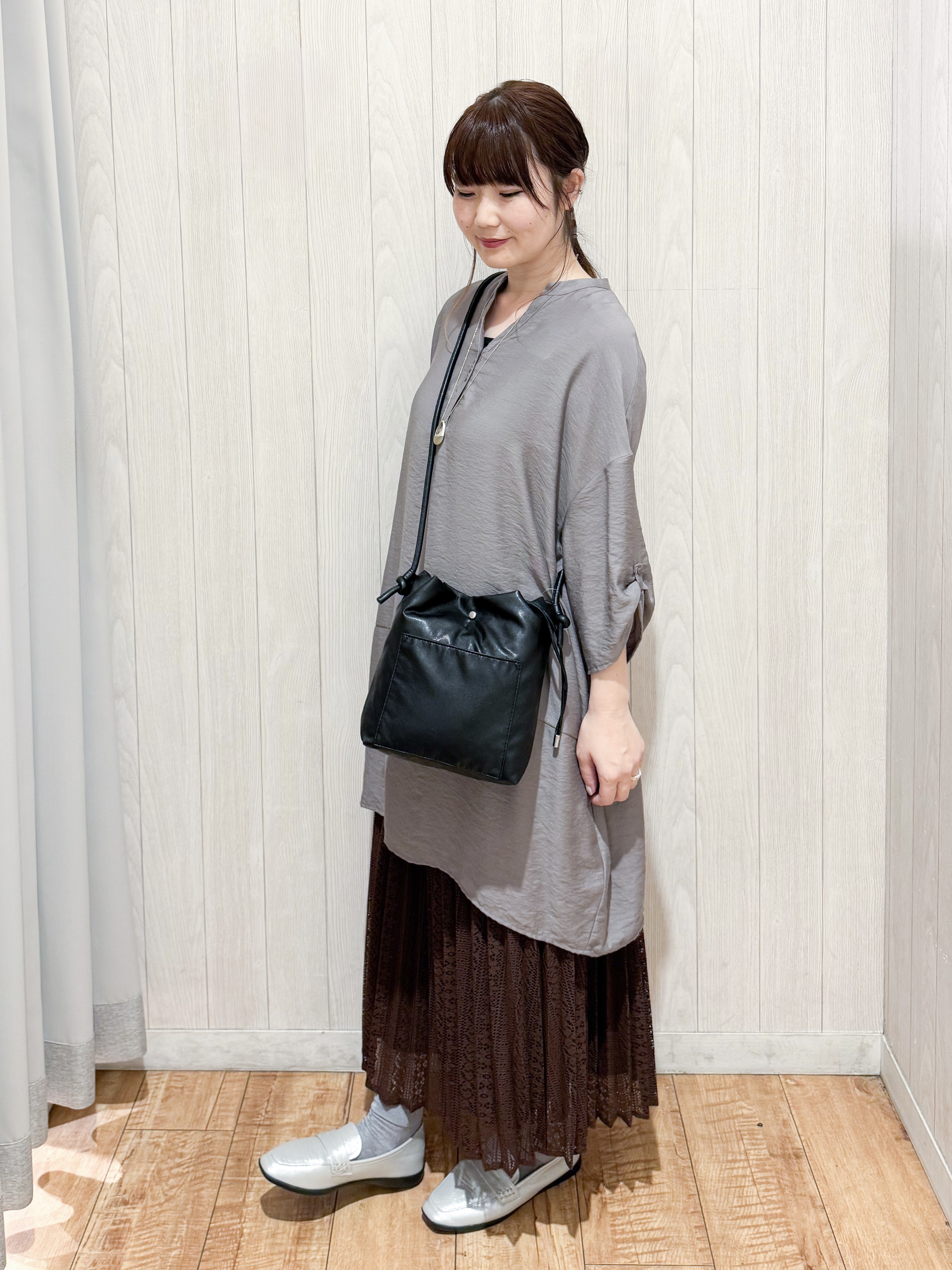 愛さんの「SHOO･LA･RUE｜【ひんやり/S-LL/洗濯後しわになりにくい】体型カバーにも ゆるっとリラックス 7分袖チュニック」を使ったコーディネート