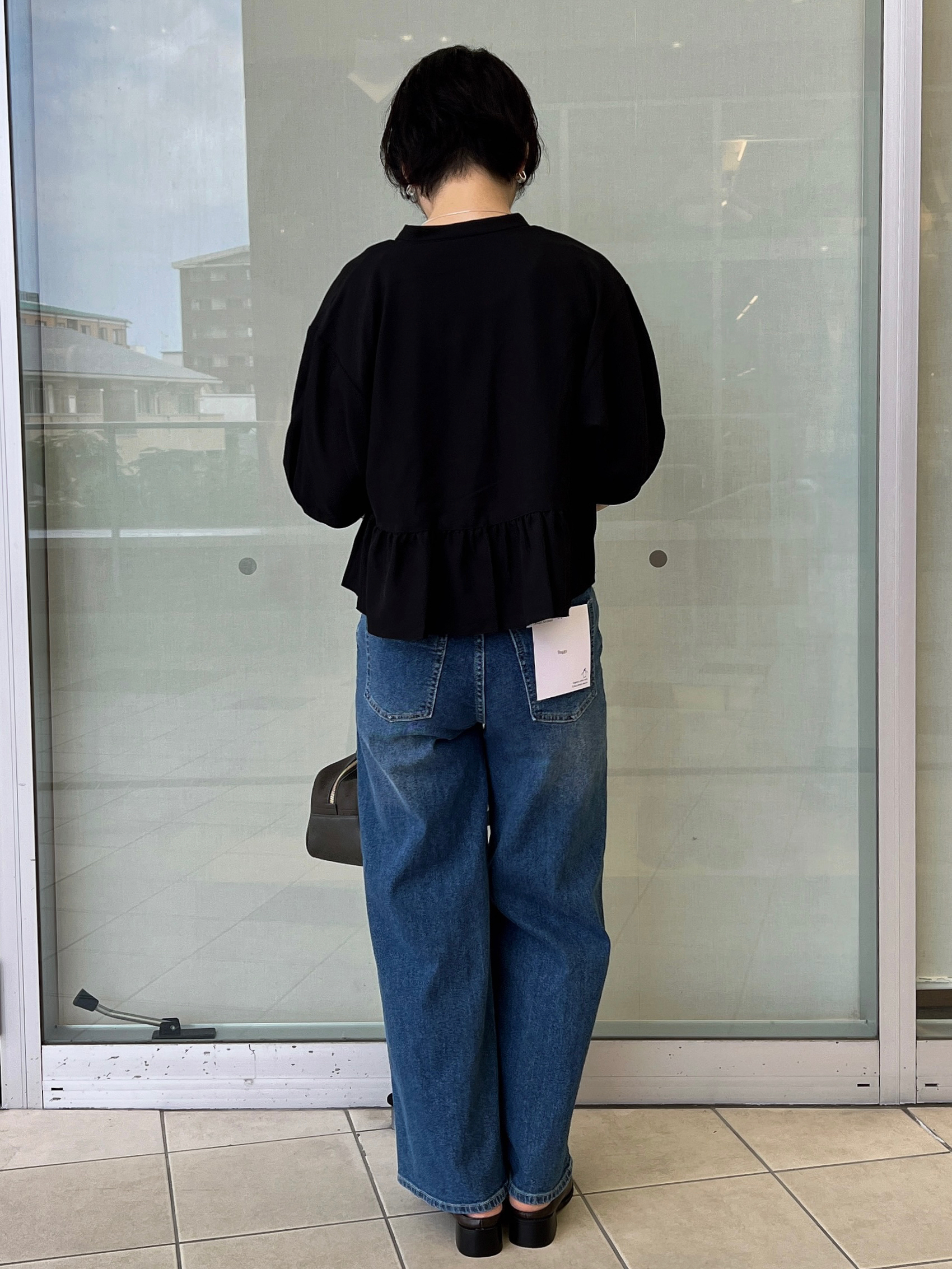 yo-koさんの「OPAQUE.CLIP｜【UV／接触冷感／吸水速乾】フリルペプラムブラウス《防シワ／洗濯機OK》」を使ったコーディネート