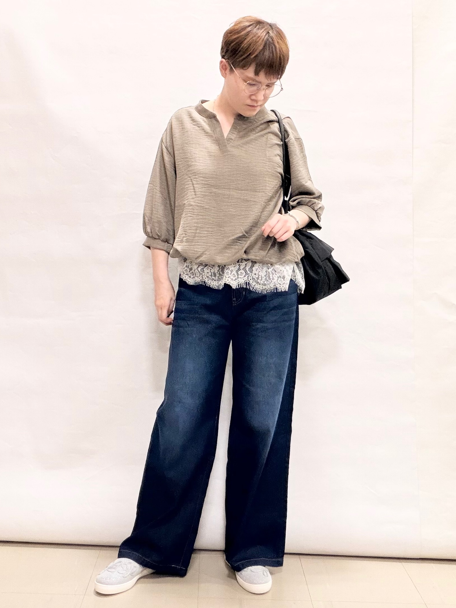 なっちゃんさんの「SHOO･LA･RUE｜【S-LL】裾レースで女性らしさをプラス レイヤード風 タックスキッパーブラウス」を使ったコーディネート