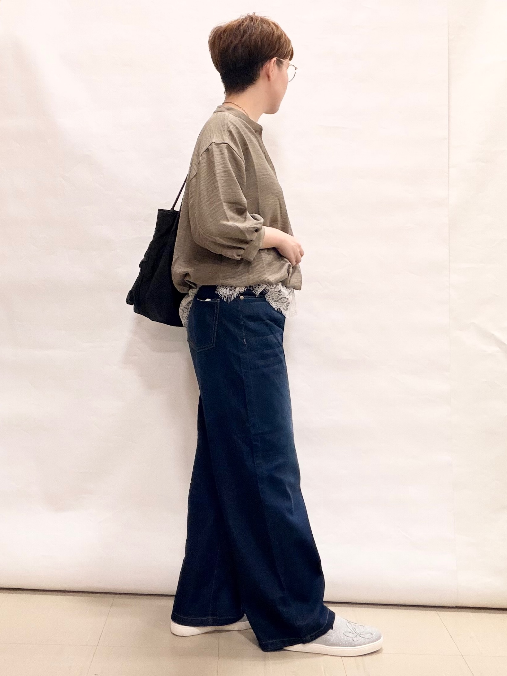 なっちゃんさんの「SHOO･LA･RUE｜【S-LL】裾レースで女性らしさをプラス レイヤード風 タックスキッパーブラウス」を使ったコーディネート