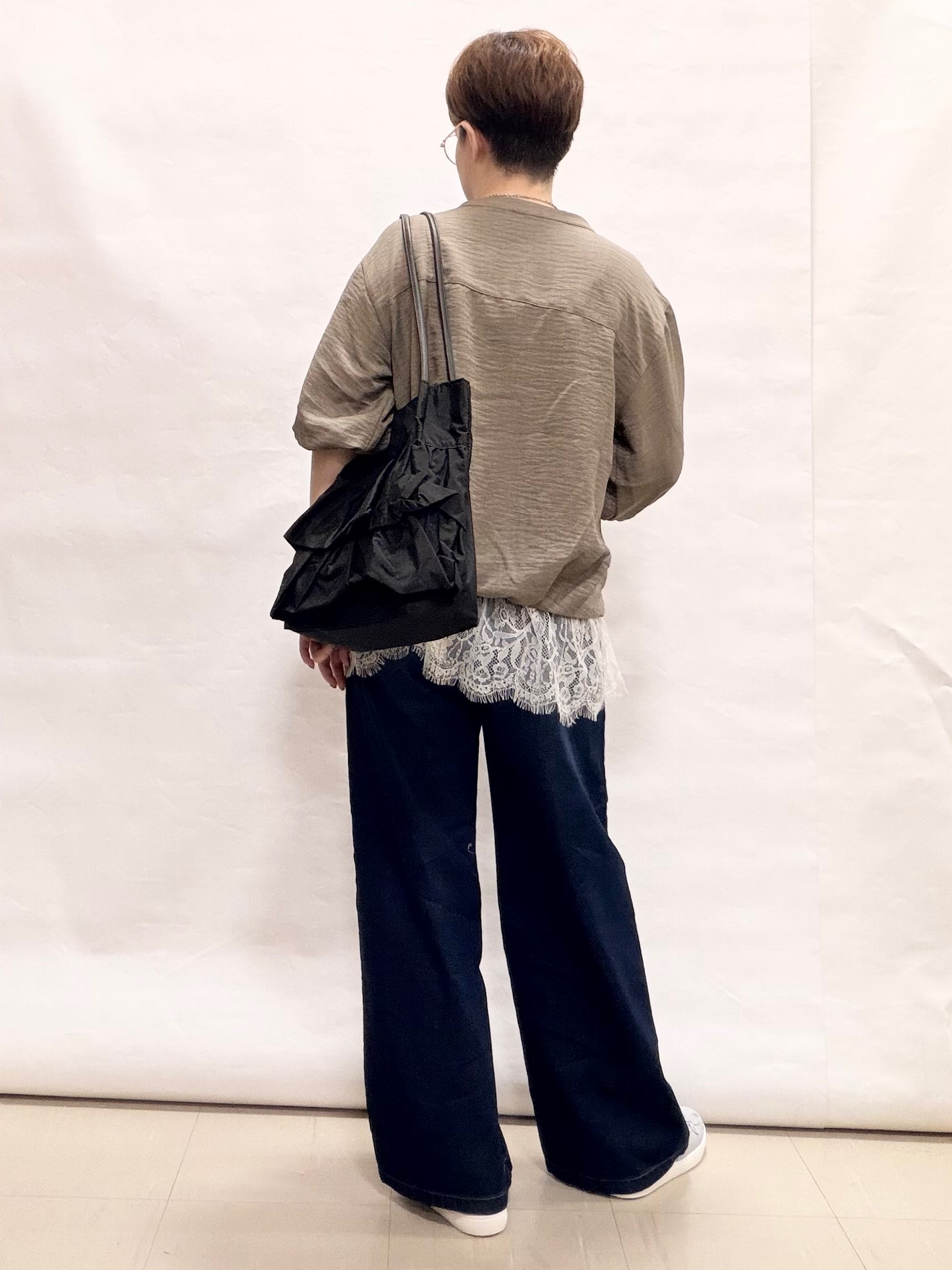 なっちゃんさんの「SHOO･LA･RUE｜【S-LL】裾レースで女性らしさをプラス レイヤード風 タックスキッパーブラウス」を使ったコーディネート