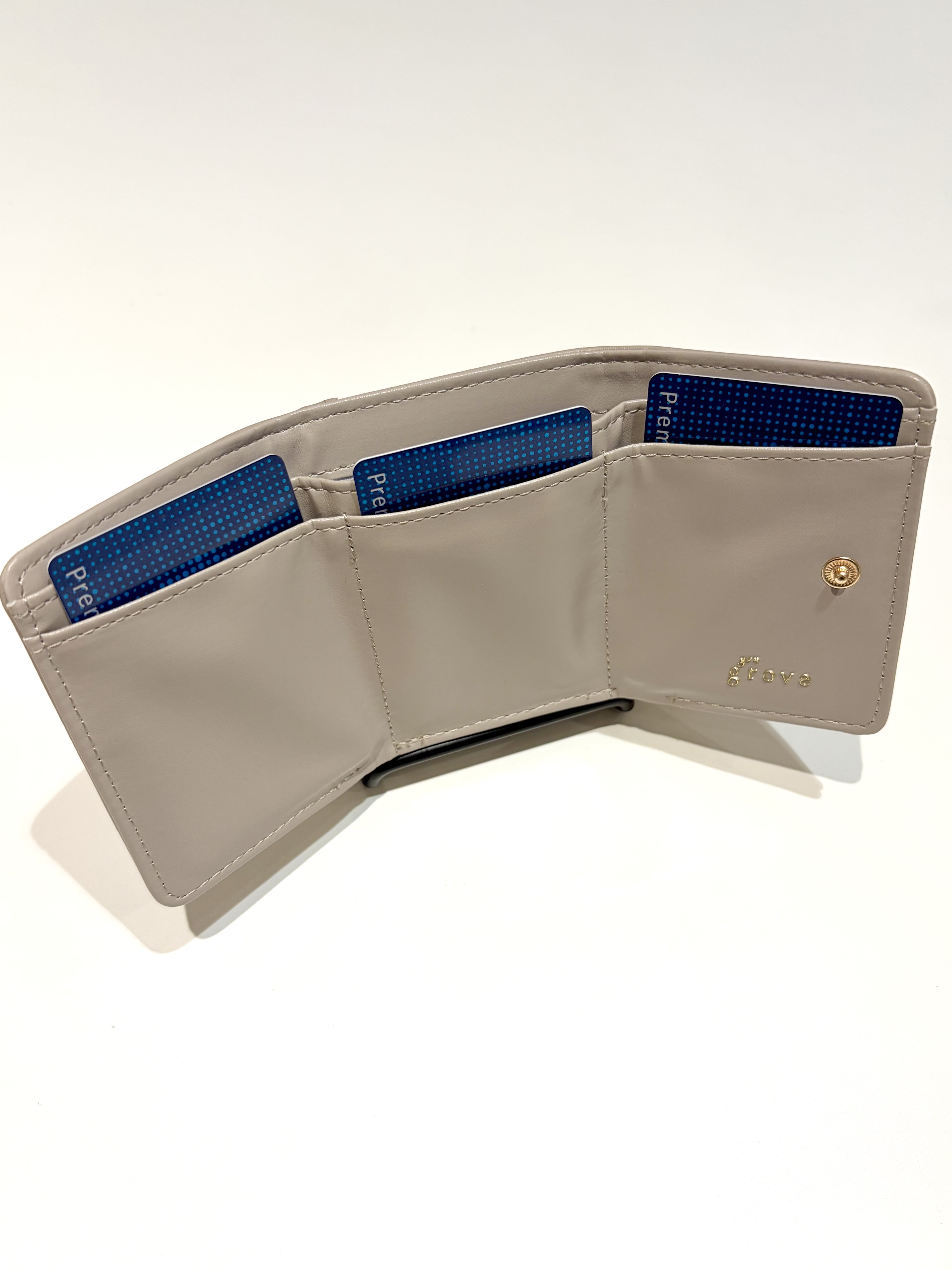 kikiさんの「grove｜ドットスタッズ3つ折り財布」を使ったコーディネート