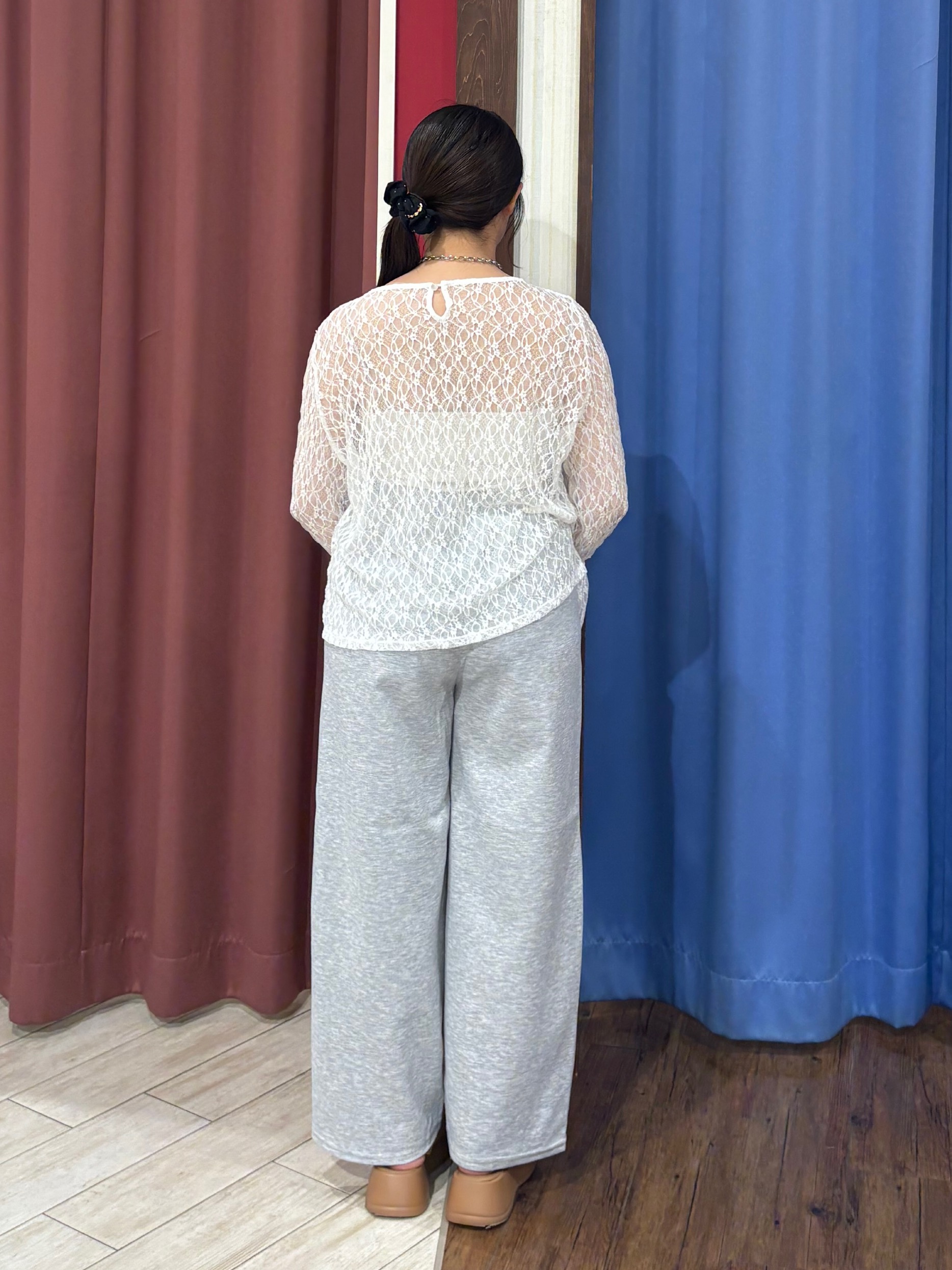 SAKUさんの「SHOO･LA･RUE｜レースで華やかに映える 旬な透け感の レースシャーリングトップス」を使ったコーディネート