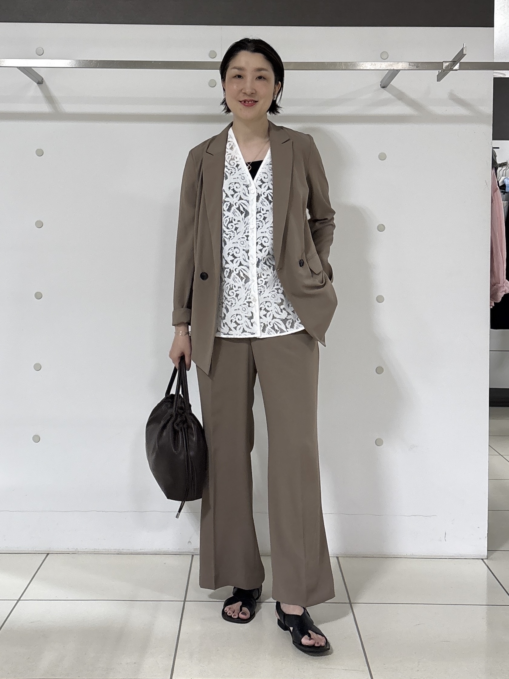 yuriさんの「INDIVI｜【洗える／トレンド】マニッシュレースベスト」を使ったコーディネート