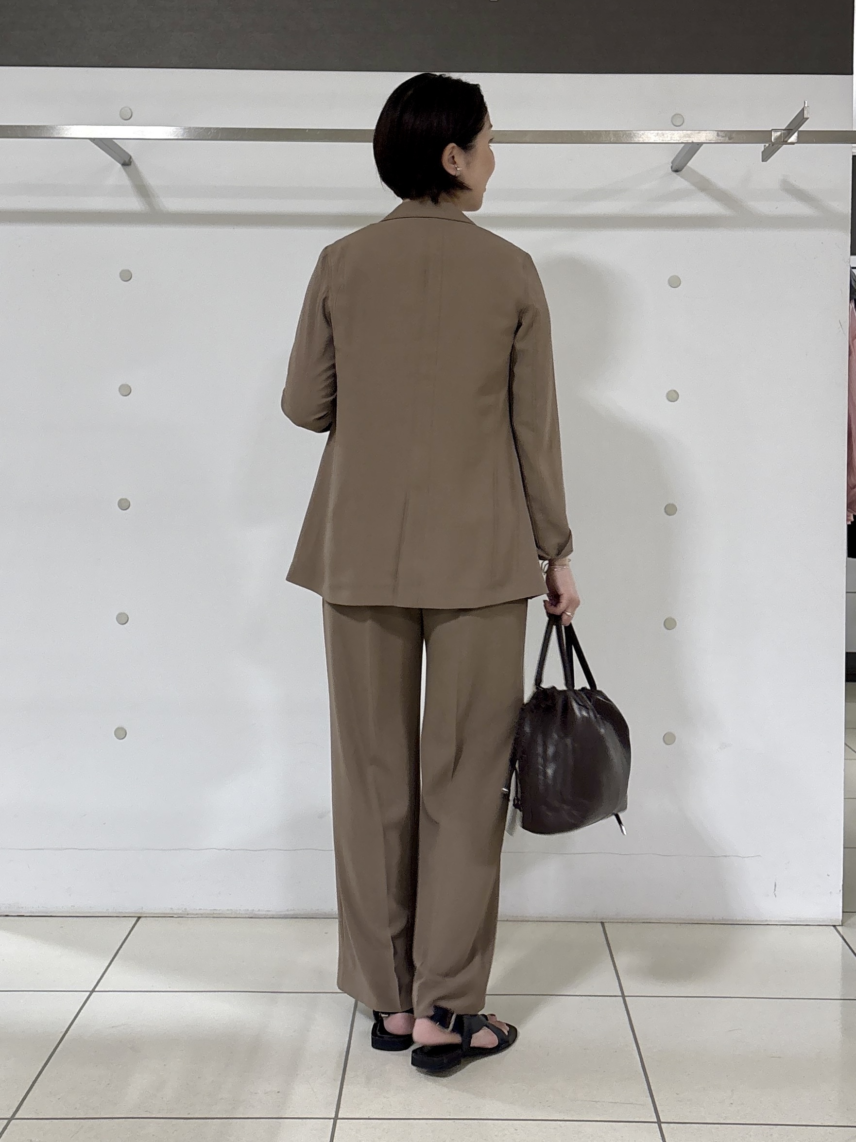 yuriさんの「INDIVI｜【洗える／トレンド】マニッシュレースベスト」を使ったコーディネート