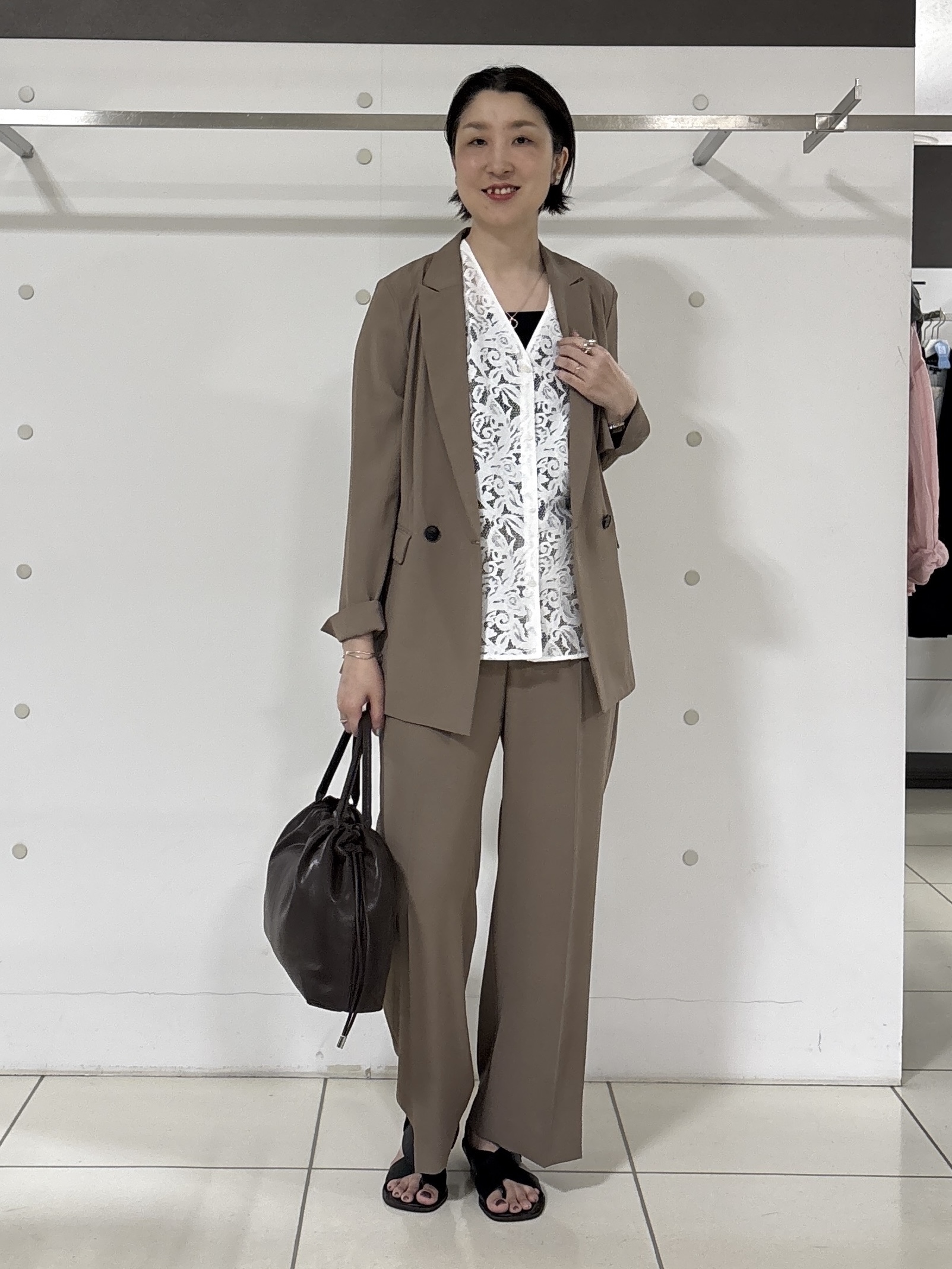 yuriさんの「INDIVI｜【洗える／トレンド】マニッシュレースベスト」を使ったコーディネート