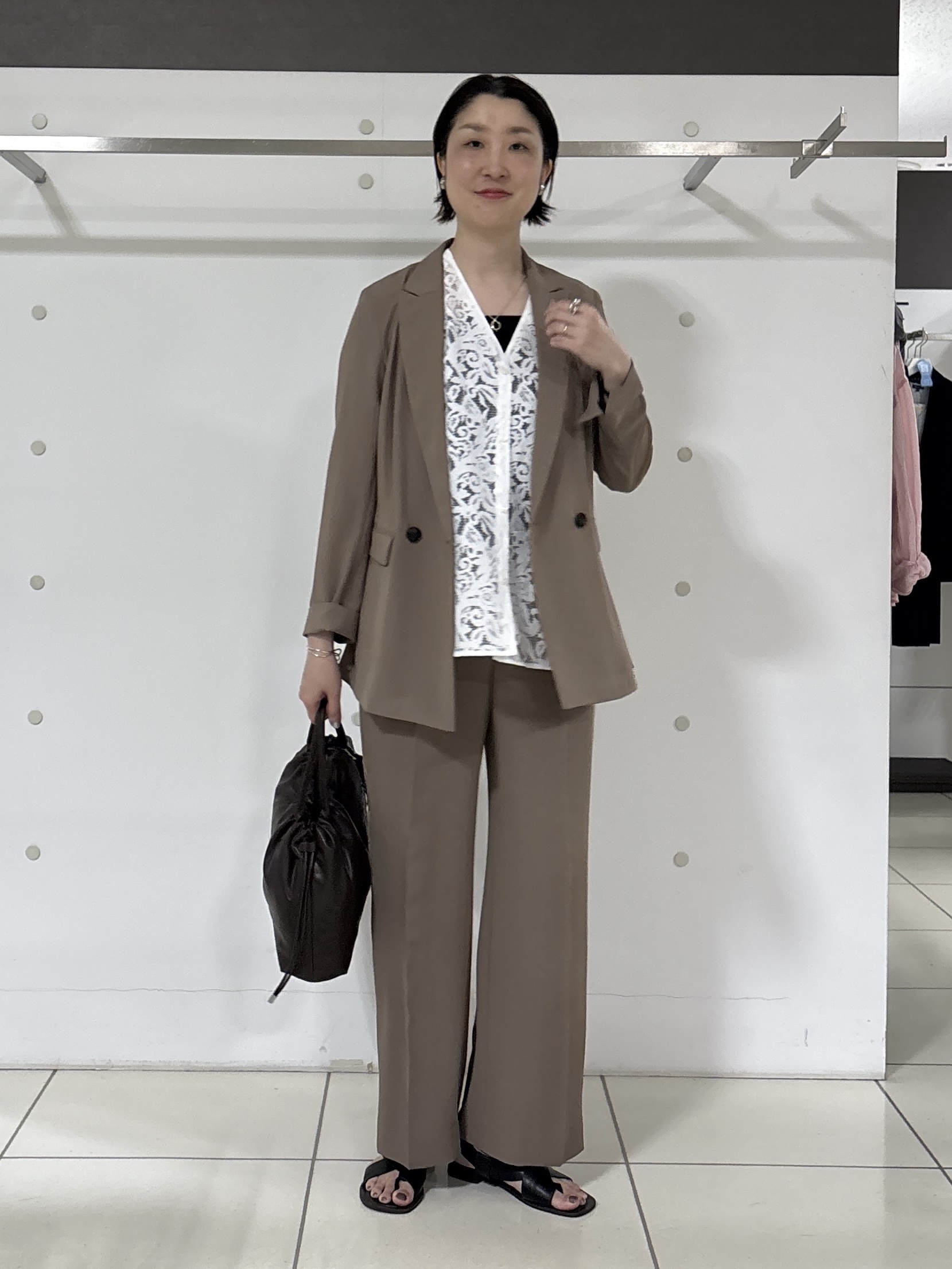 yuriさんの「INDIVI｜【洗える／トレンド】マニッシュレースベスト」を使ったコーディネート