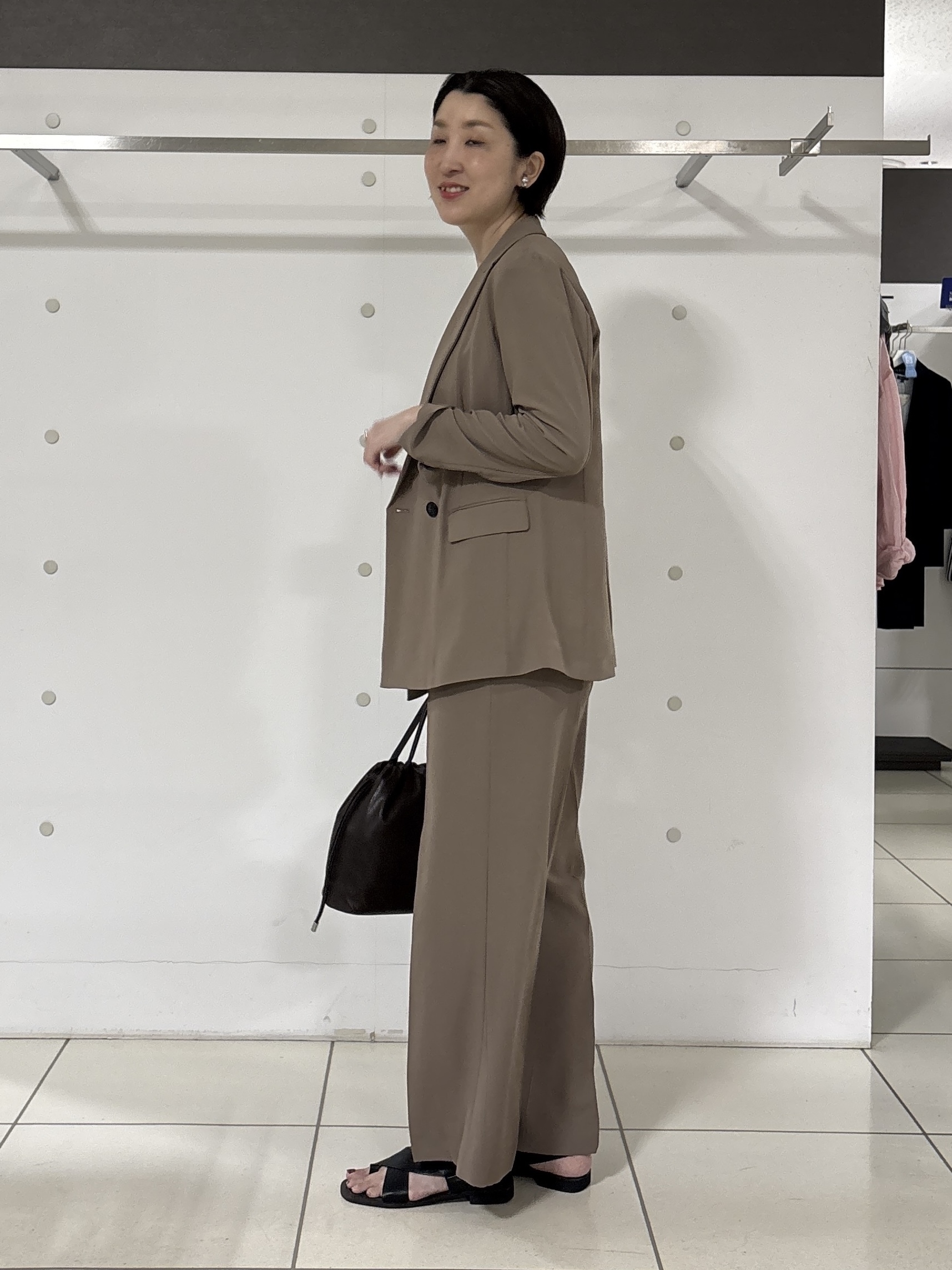 yuriさんの「INDIVI｜【洗える／トレンド】マニッシュレースベスト」を使ったコーディネート