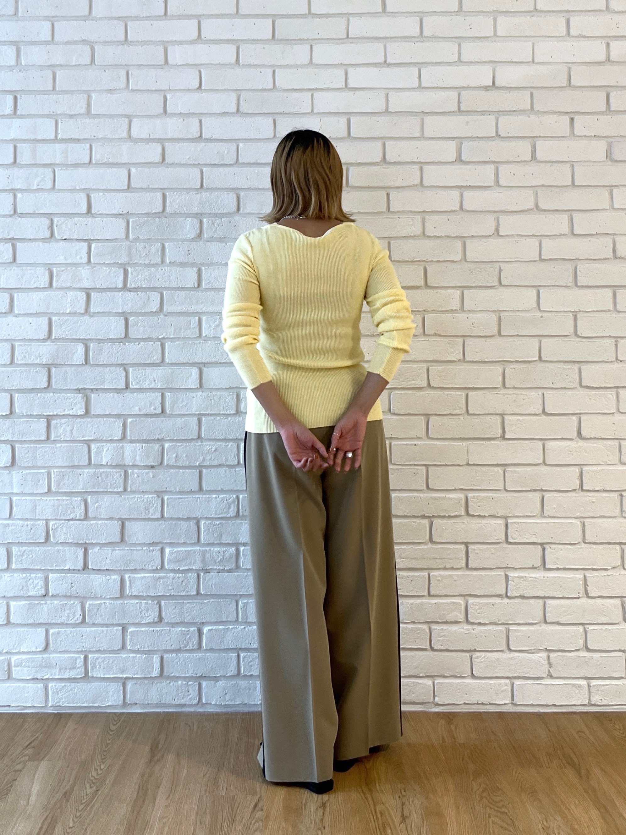 Harukaさんの「INDIVI｜Comfy Slacks｜イージーサイドラインワイドパンツ」を使ったコーディネート