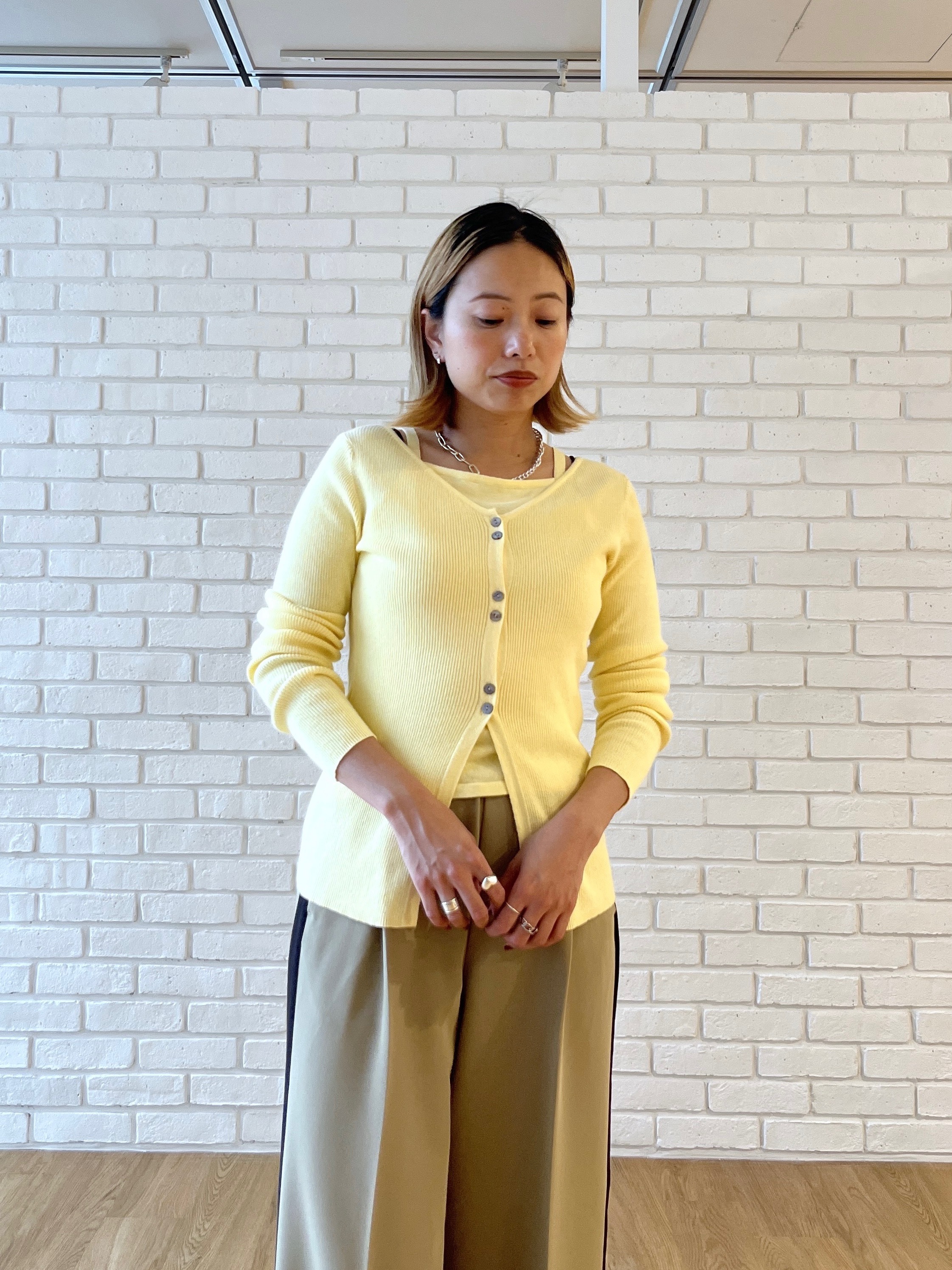 Harukaさんの「INDIVI｜Comfy Slacks｜イージーサイドラインワイドパンツ」を使ったコーディネート