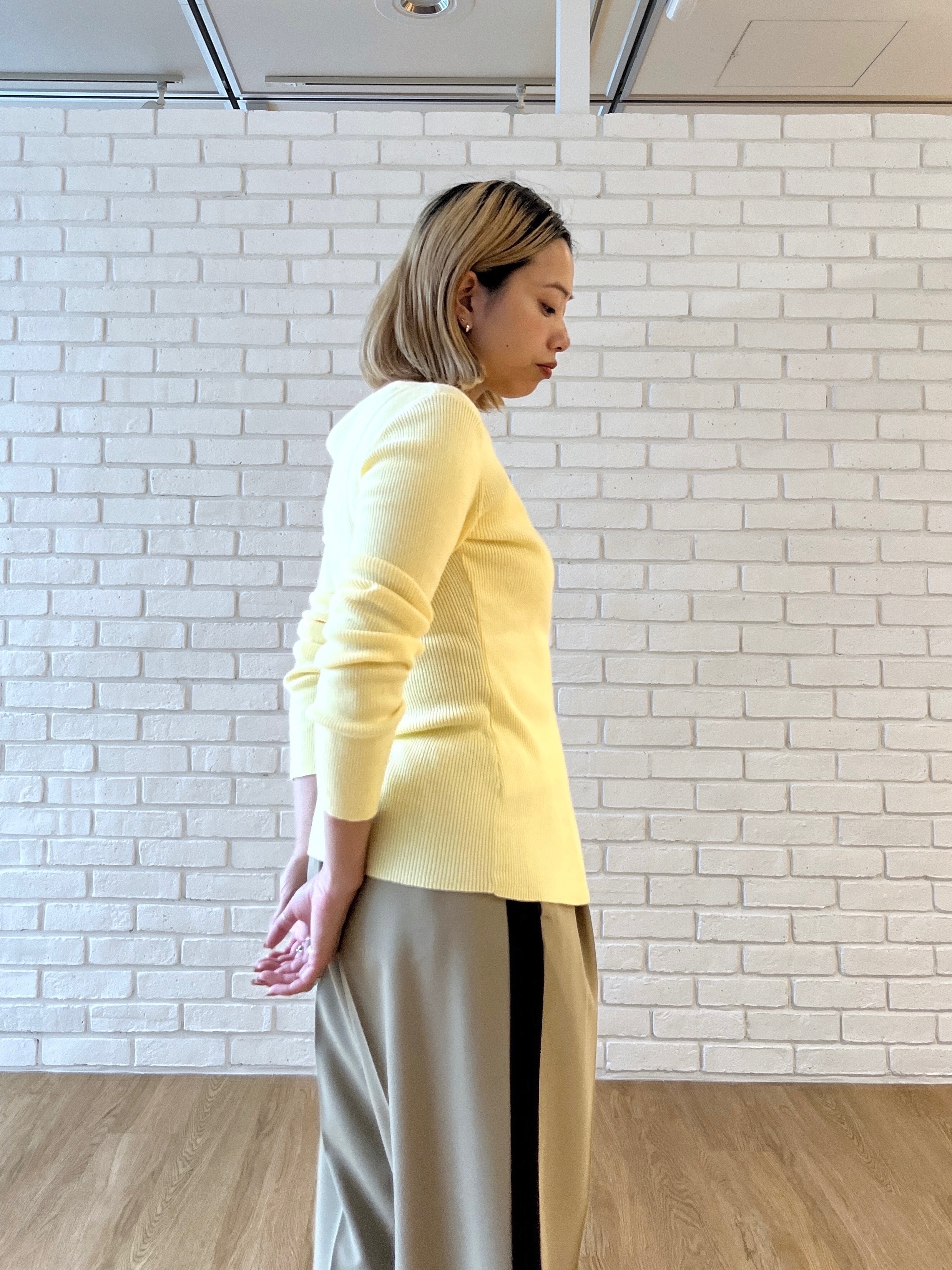 Harukaさんの「INDIVI｜Comfy Slacks｜イージーサイドラインワイドパンツ」を使ったコーディネート