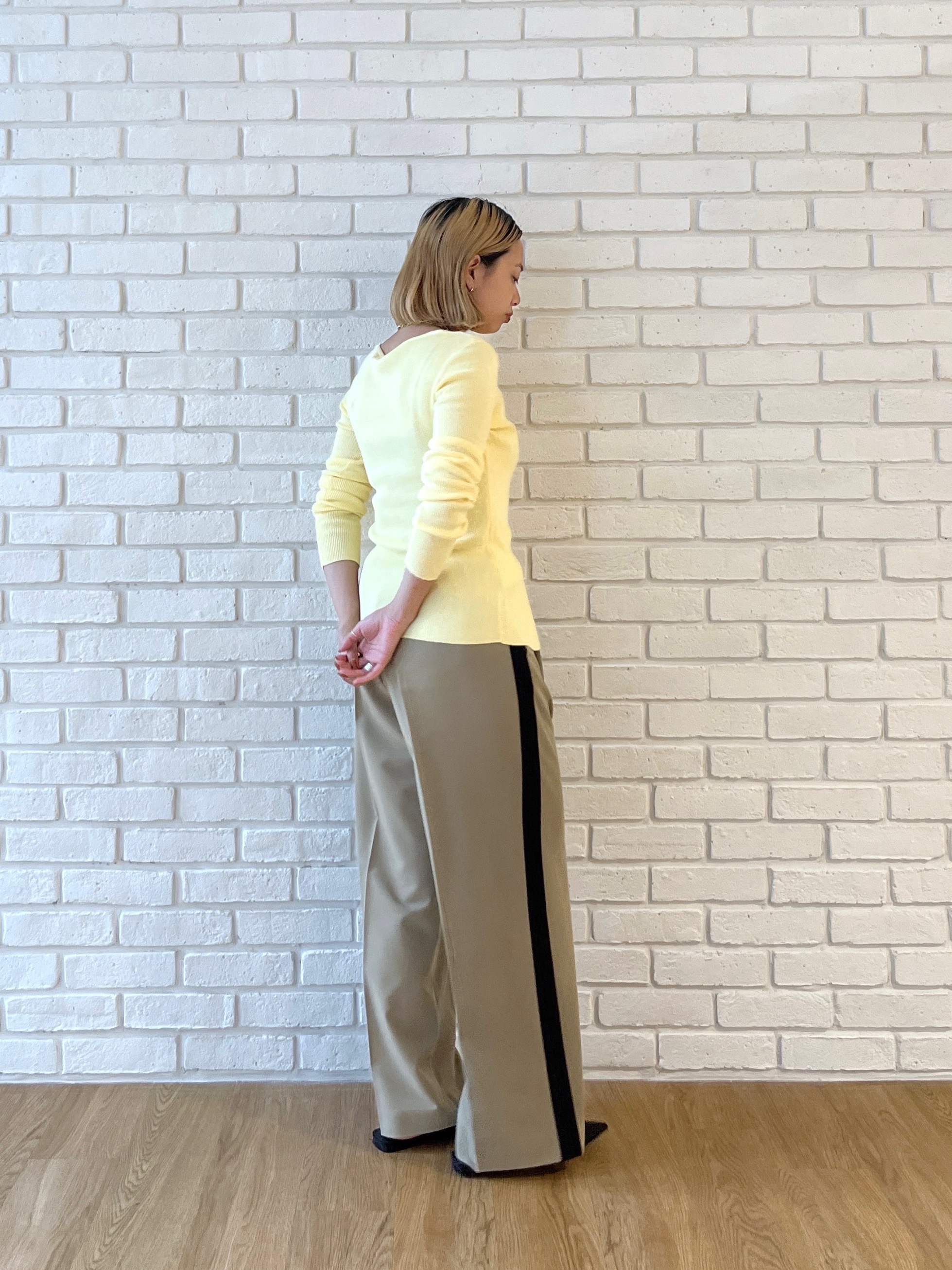 Harukaさんの「INDIVI｜Comfy Slacks｜イージーサイドラインワイドパンツ」を使ったコーディネート