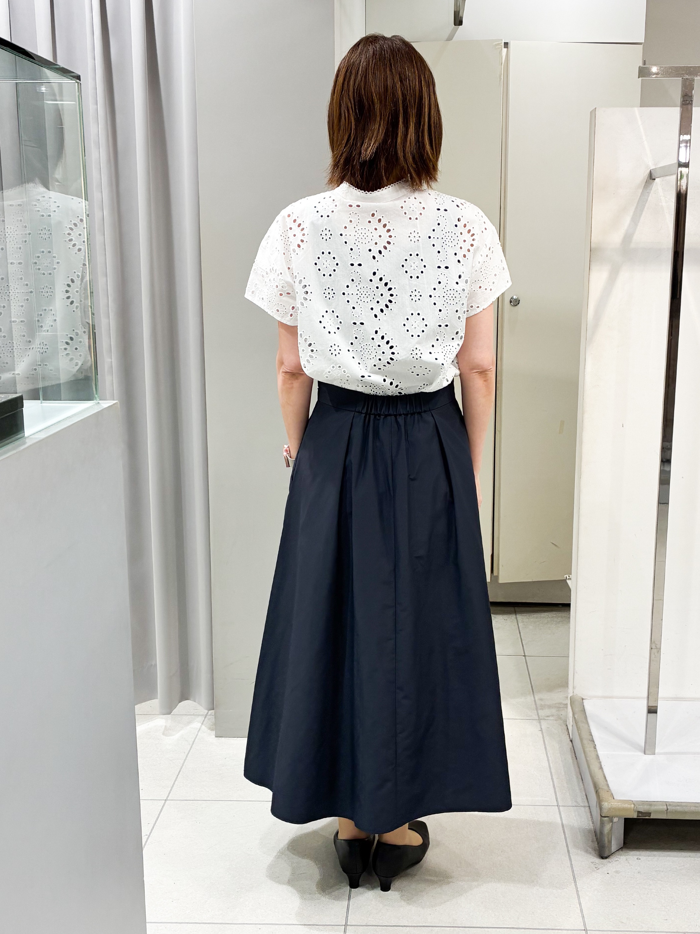 たみちゃんさんの「Reflect｜【通勤◎】カットワーク刺繍レース シャツブラウス」を使ったコーディネート