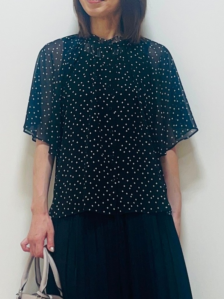 Riiさんの「Reflect｜【セットアップ／手洗い可】ドット柄シアーブラウス」を使ったコーディネート