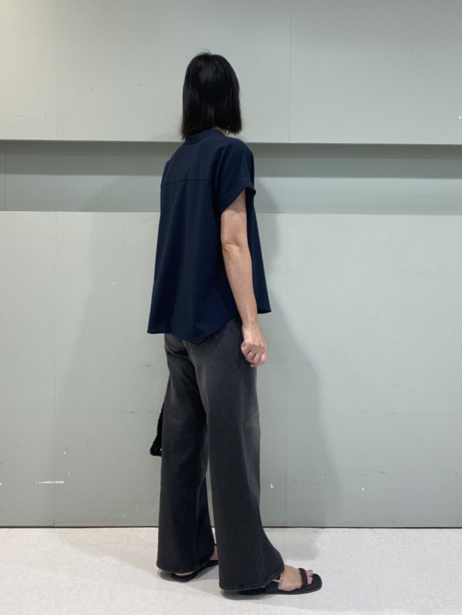 hitomiさんの「UNTITLED｜【残暑も快適/セットアップ可/接触冷感】エアリークールブラウス」を使ったコーディネート