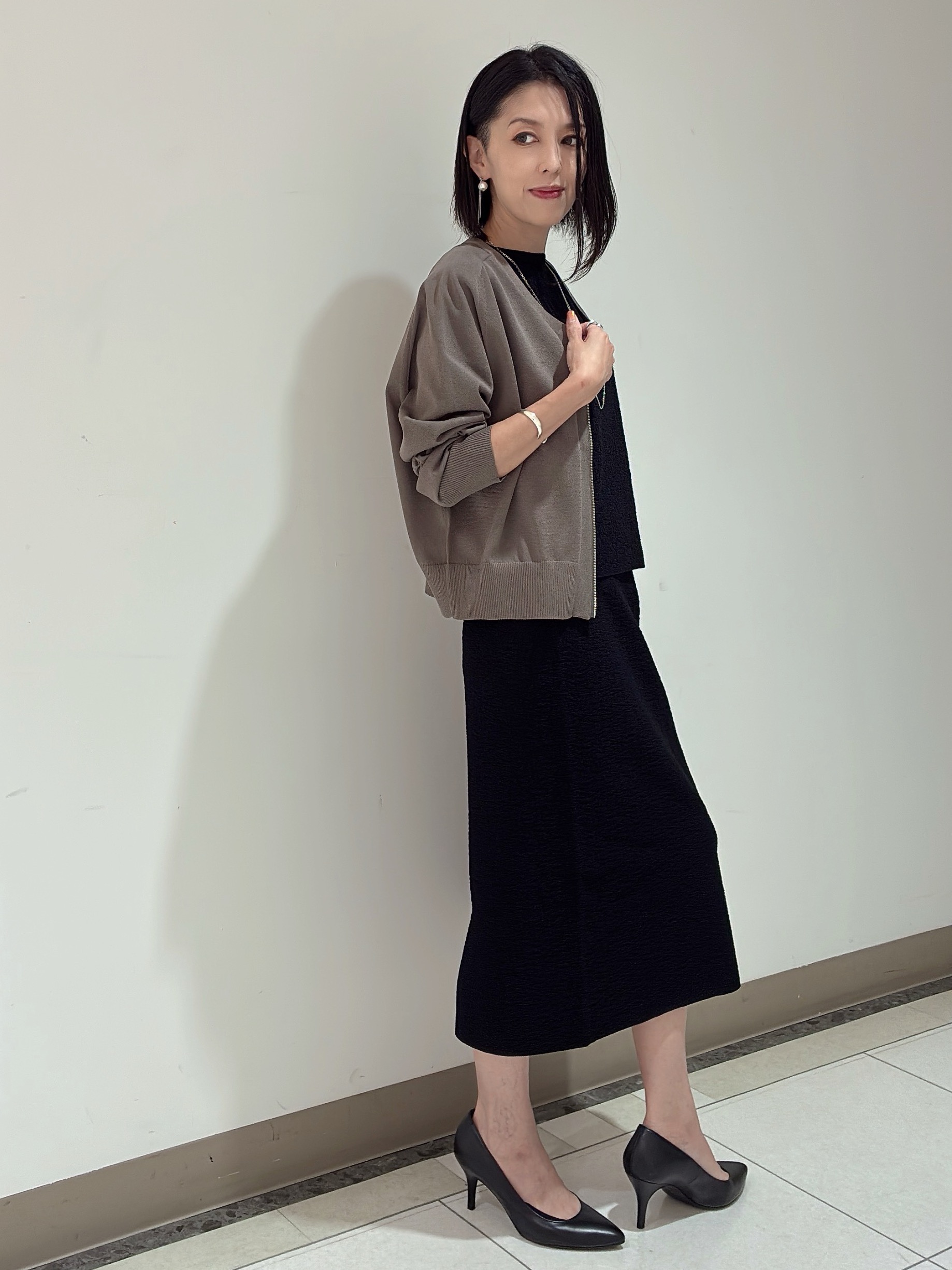 環さんの「UNTITLED｜【アンサンブル可/日除け・冷房対策】シアーレーヨンZIPカーディガン」を使ったコーディネート